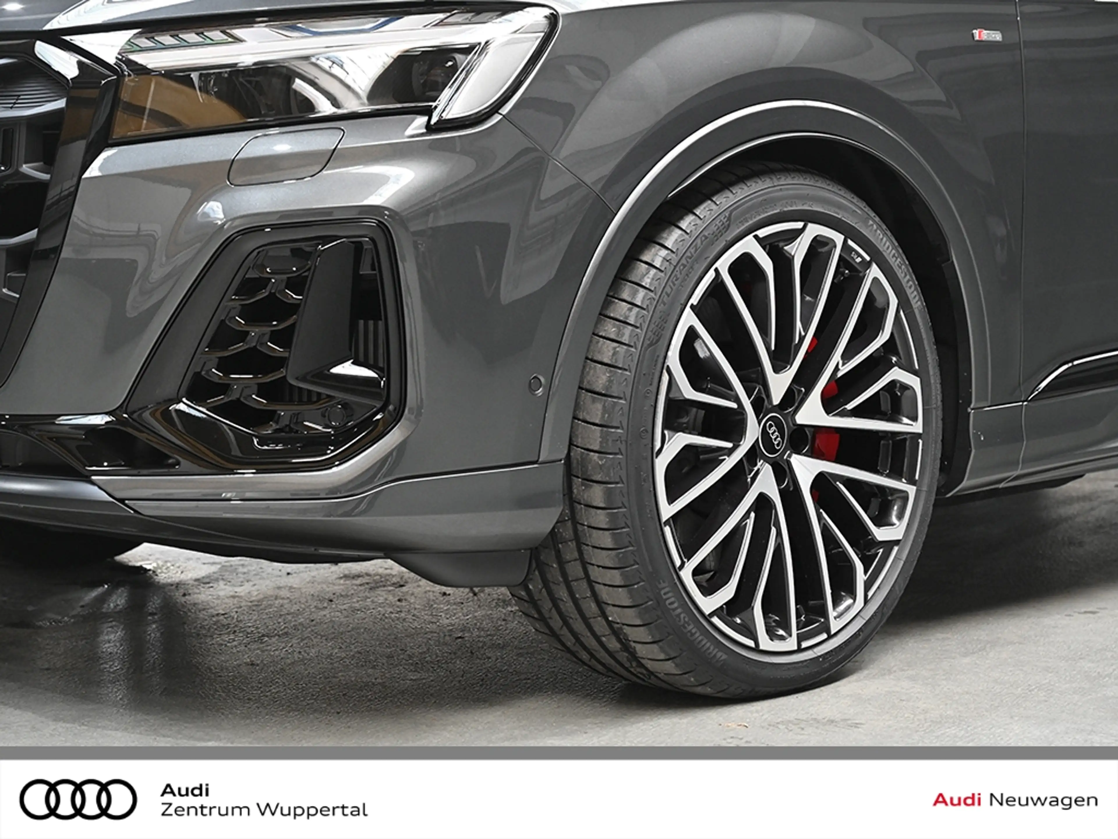 Audi Q7 SUV E-HYBRID PANO AHK 360KAMERA HD MATRIX LED — photo 6