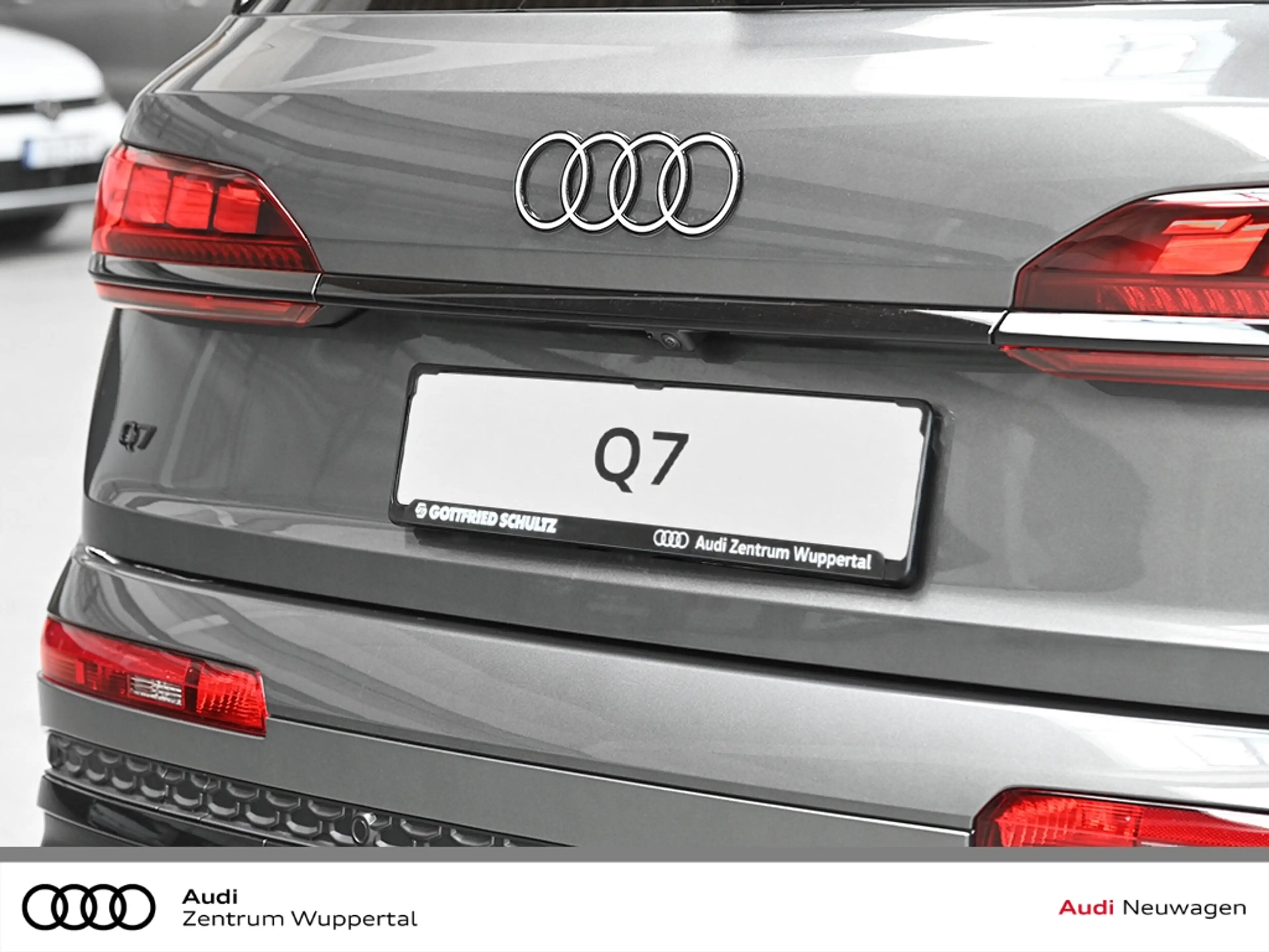 Audi Q7 SUV E-HYBRID PANO AHK 360KAMERA HD MATRIX LED — photo 15