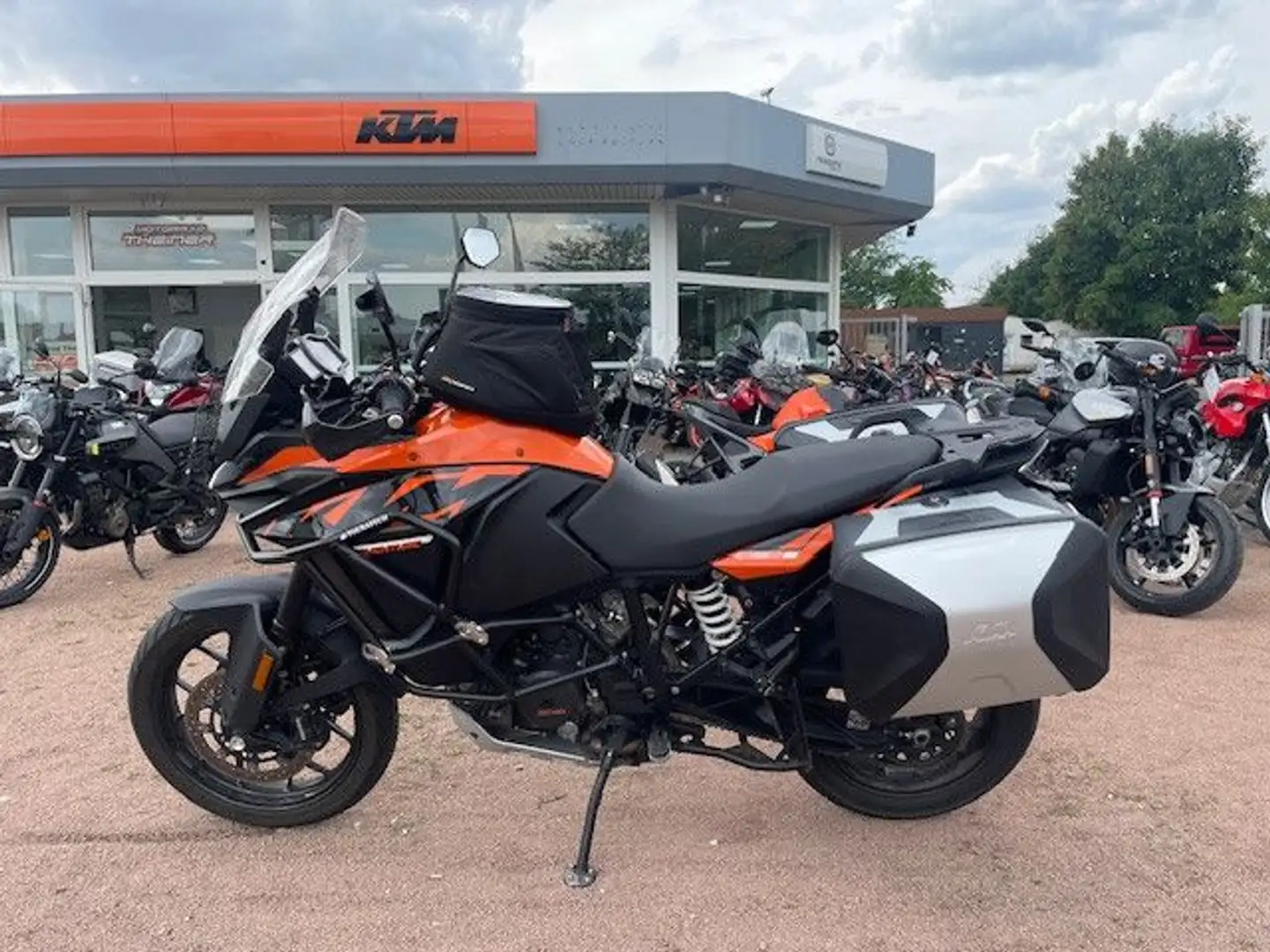 KTM 1090 Adventure Orange - 1
