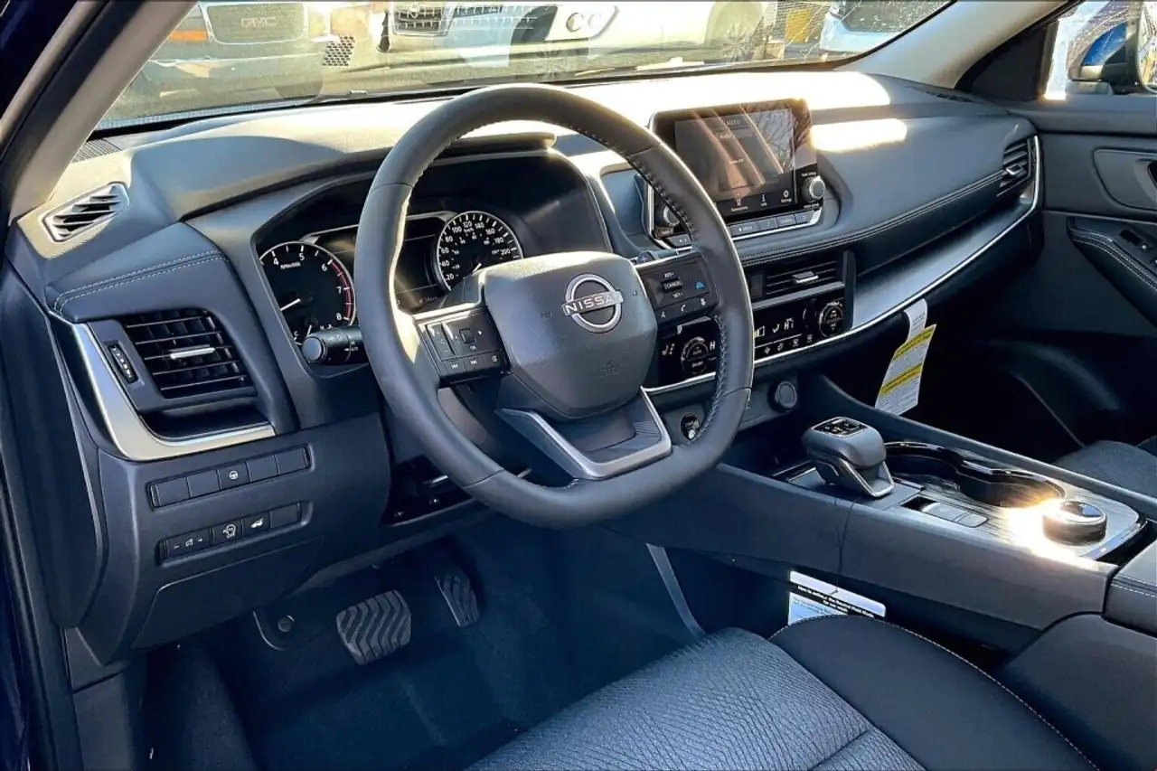 Nissan Rogue снимка Nissan Rogue