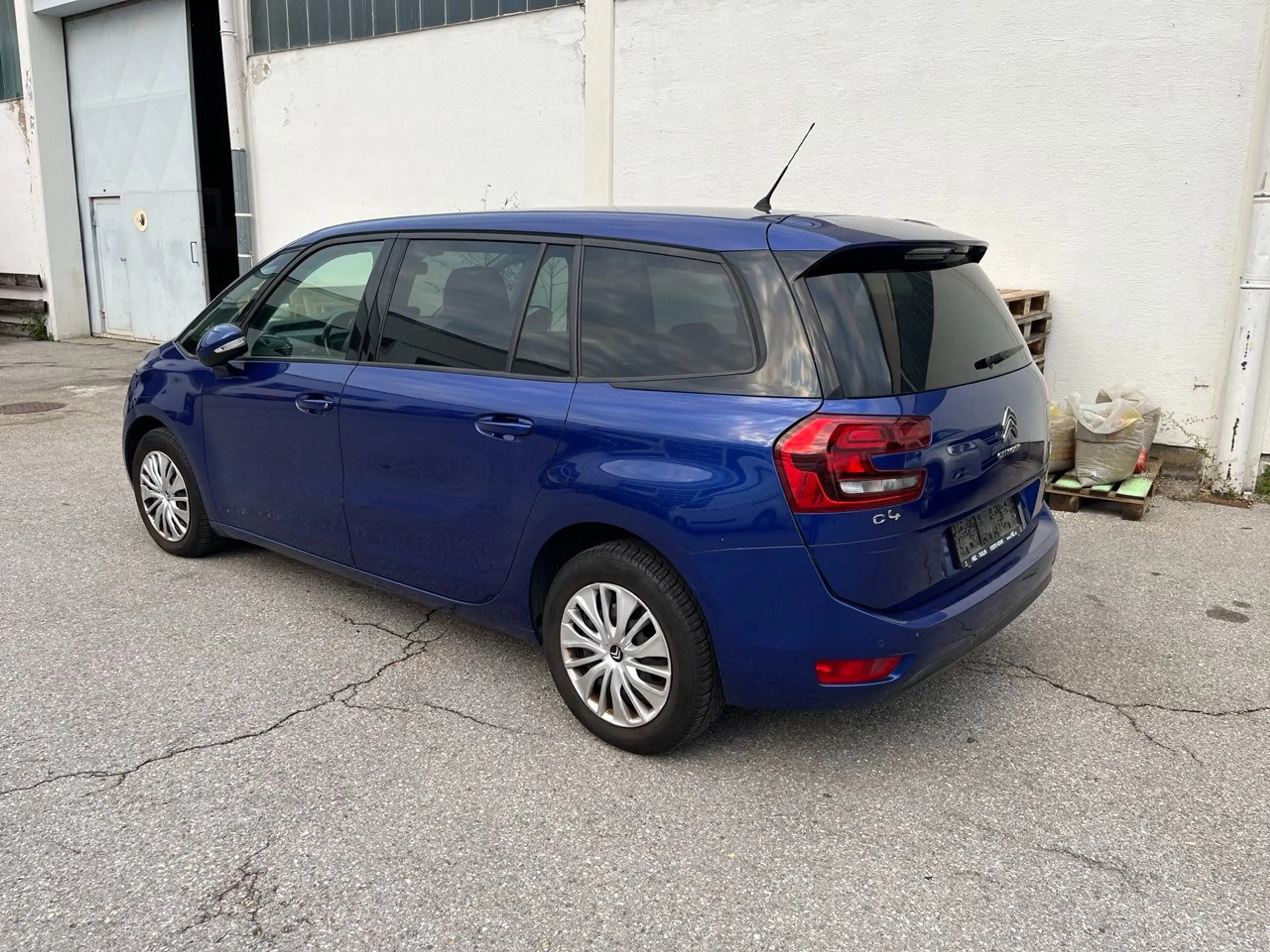 Citroen Grand C4 Picasso Grand Picasso C4 7 Sitze Automatik Pdc Temp LED — photo 9