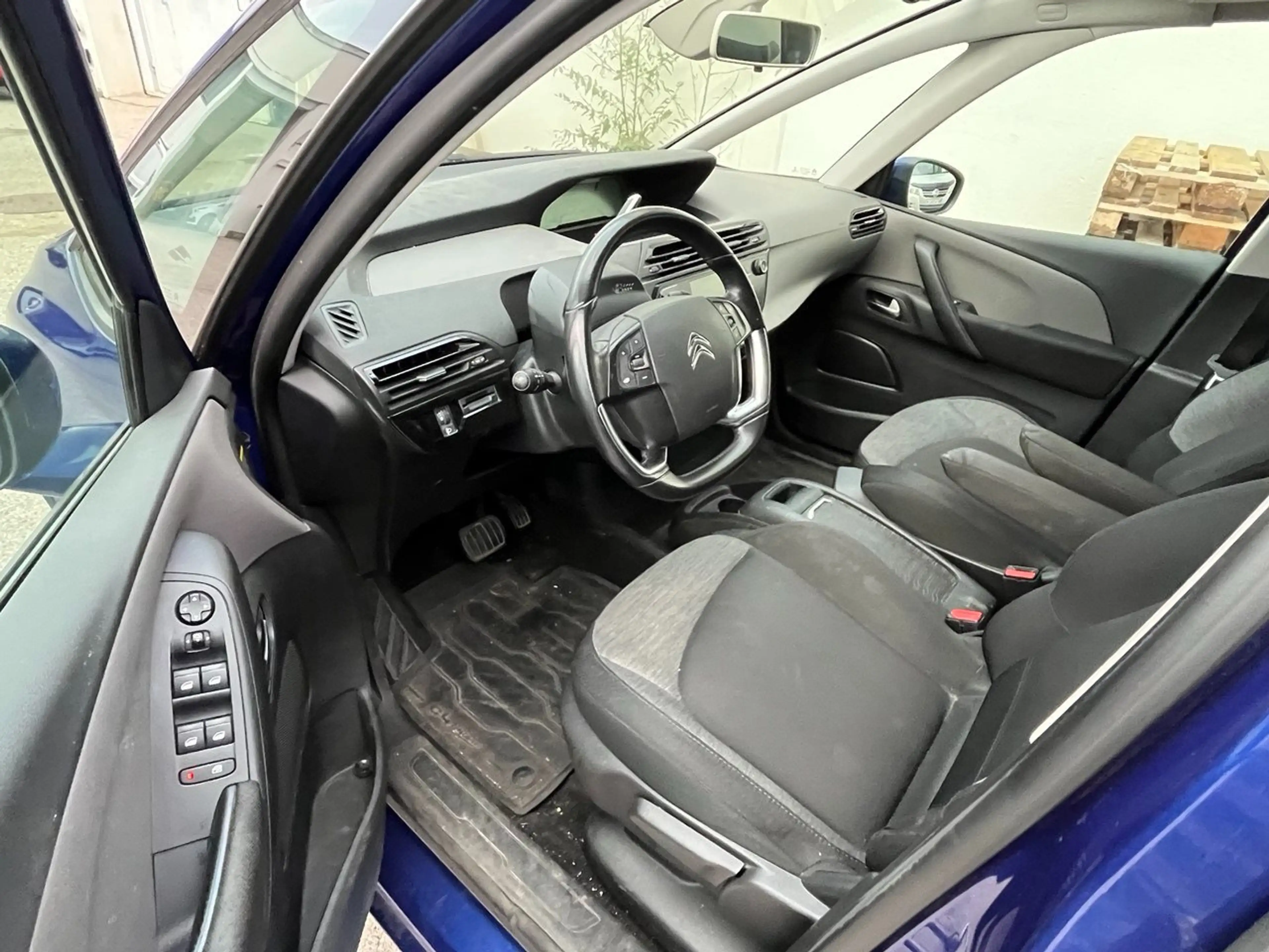 Citroen Grand C4 Picasso Grand Picasso C4 7 Sitze Automatik Pdc Temp LED — photo 4