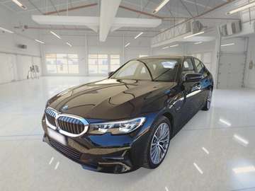 330E BUSINESS ADVANTAGE AUT. 4 PORTE BERLINA