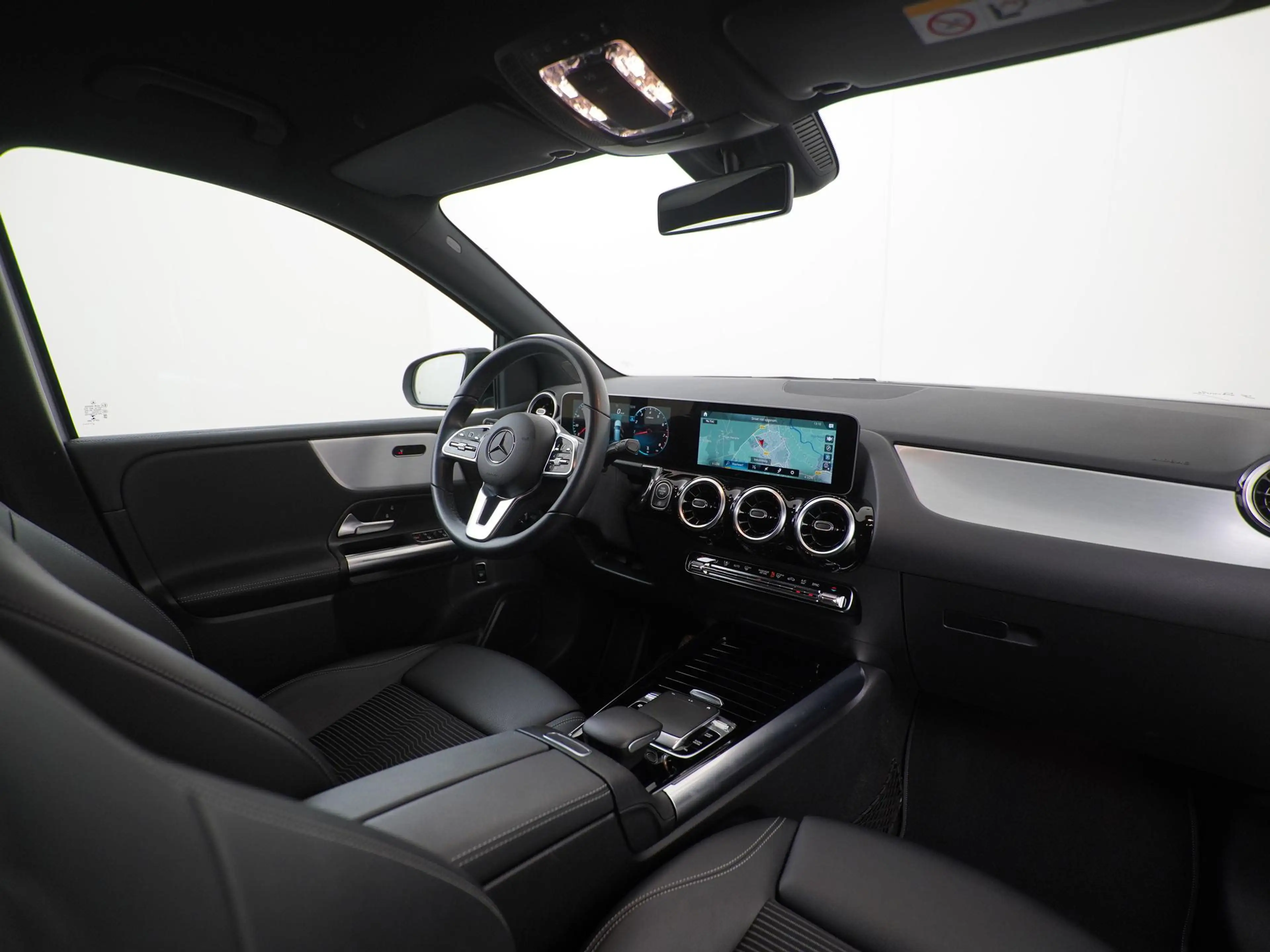 Mercedes-Benz B 180 Launch Edition Premium Plus | Trekhaak | Widescree — photo 2