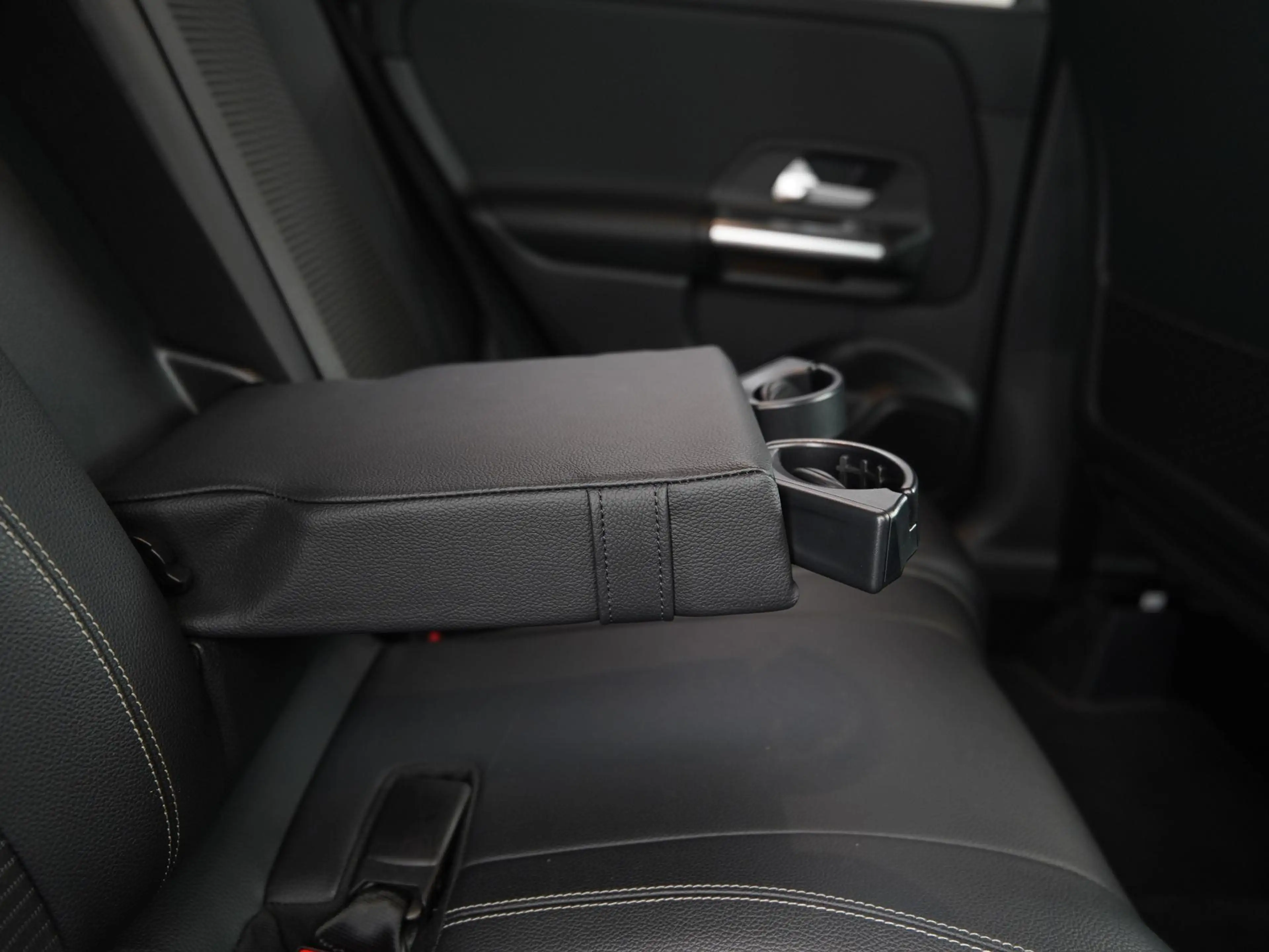 Mercedes-Benz B 180 Launch Edition Premium Plus | Trekhaak | Widescree — photo 30