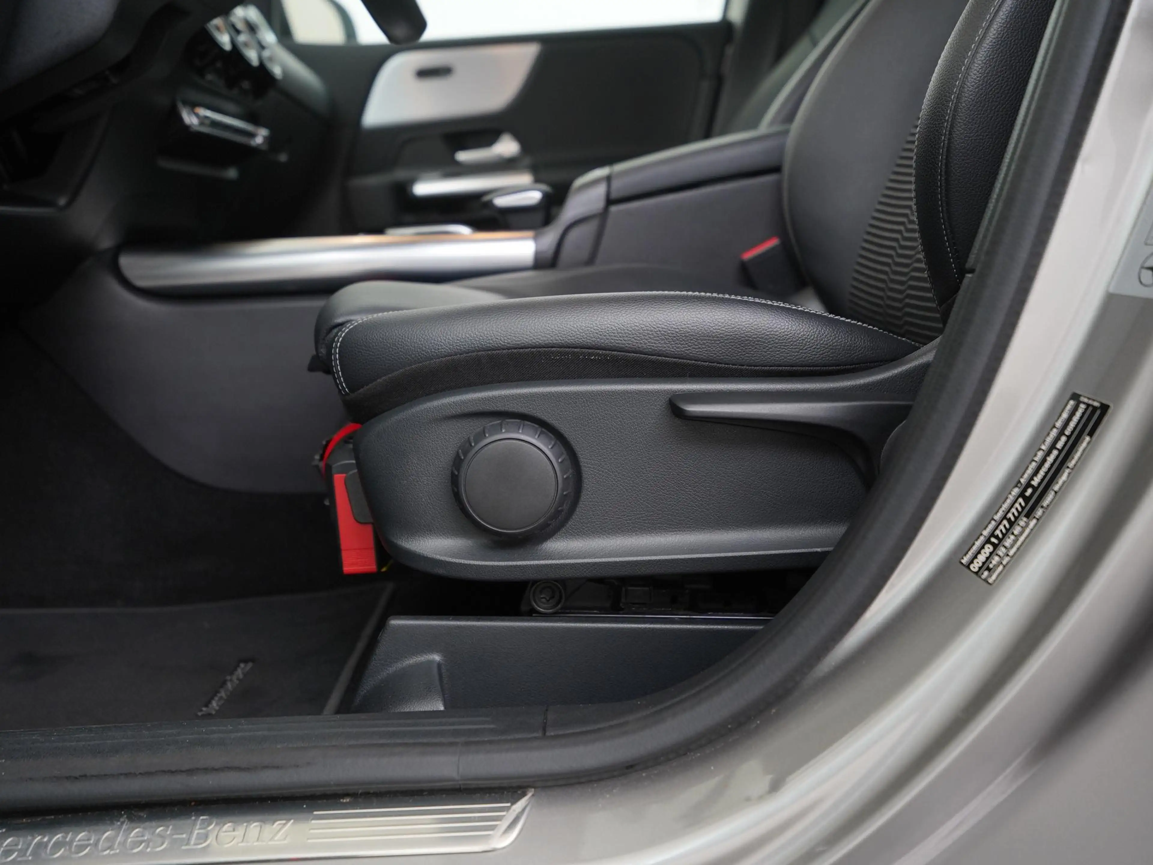 Mercedes-Benz B 180 Launch Edition Premium Plus | Trekhaak | Widescree — photo 35