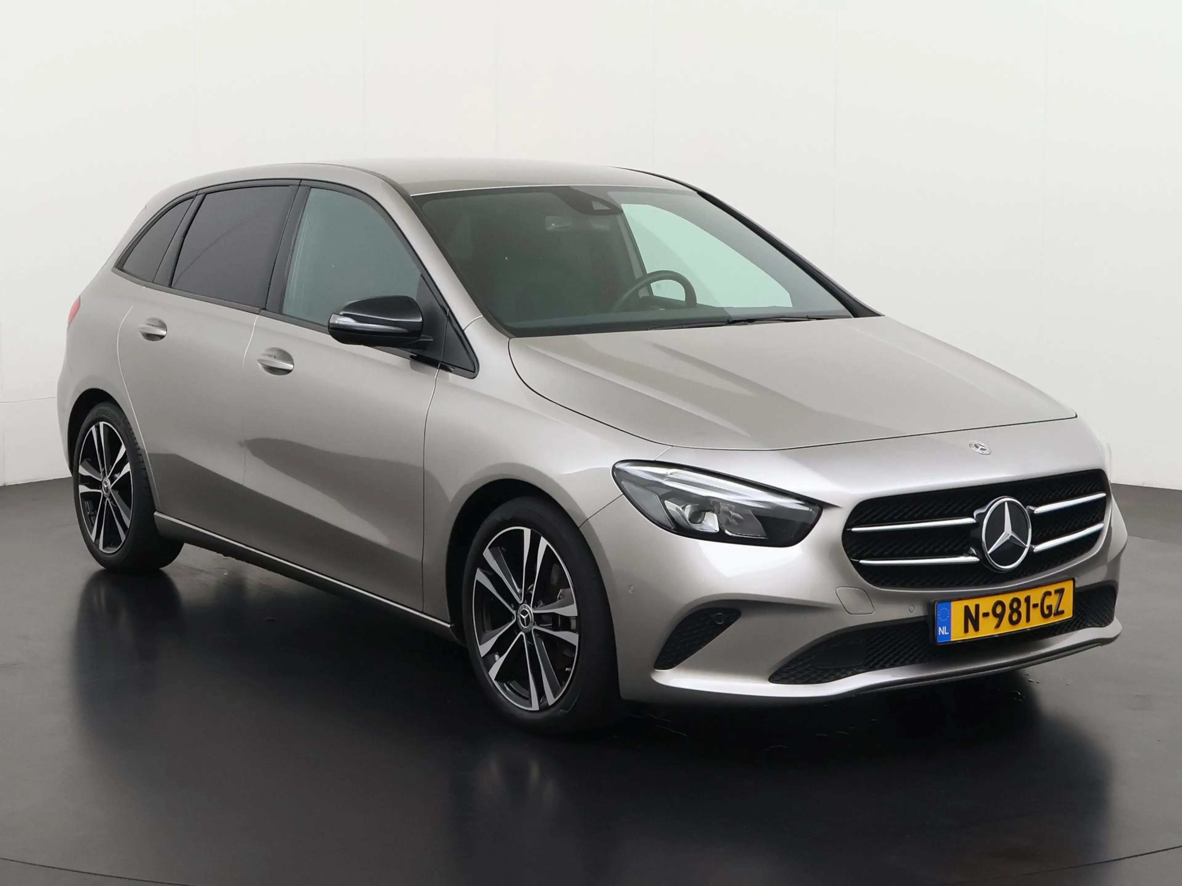 Mercedes-Benz B 180 Launch Edition Premium Plus | Trekhaak | Widescree — photo 31