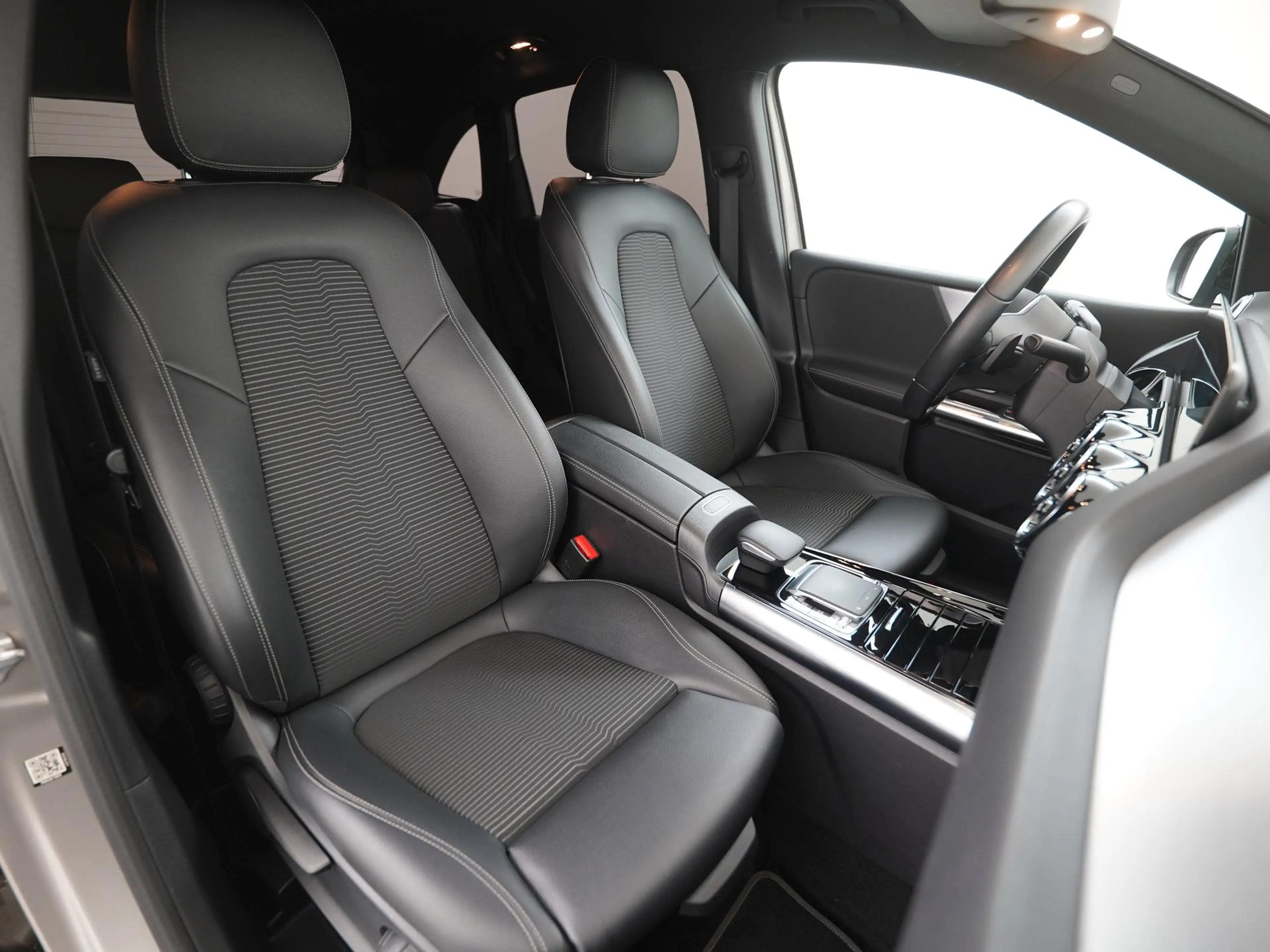 Mercedes-Benz B 180 Launch Edition Premium Plus | Trekhaak | Widescree — photo 32