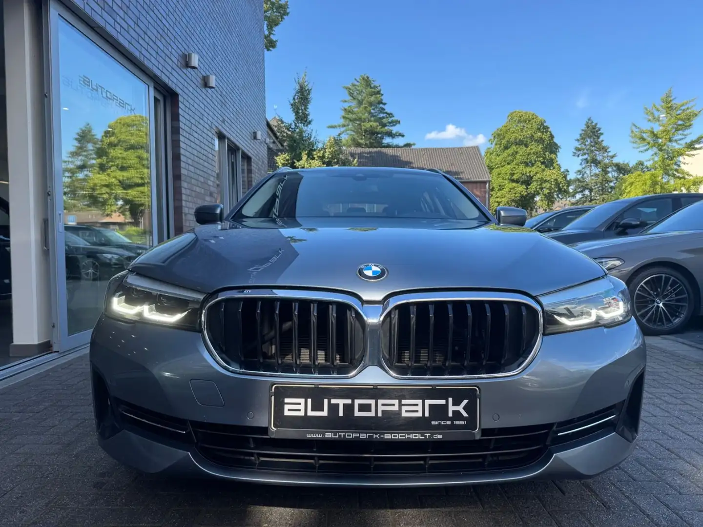 BMW 520 d T LED NAVI SHZ KAMERA LCPROF ALARM 18" Blau - 2