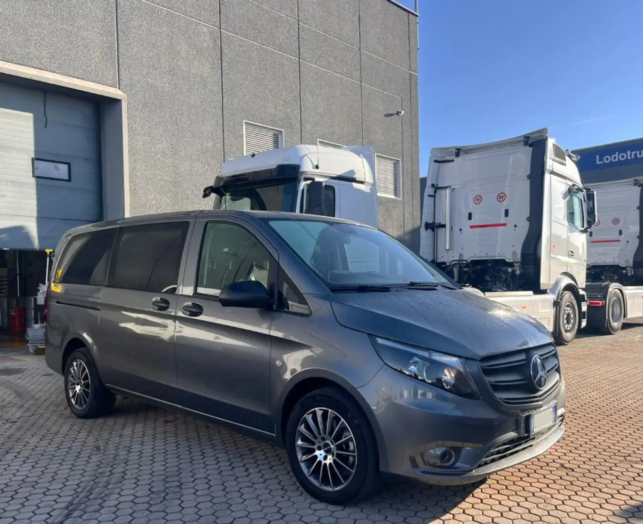 Mercedes-Benz Vito 114 Mixto Long Grigio - 2