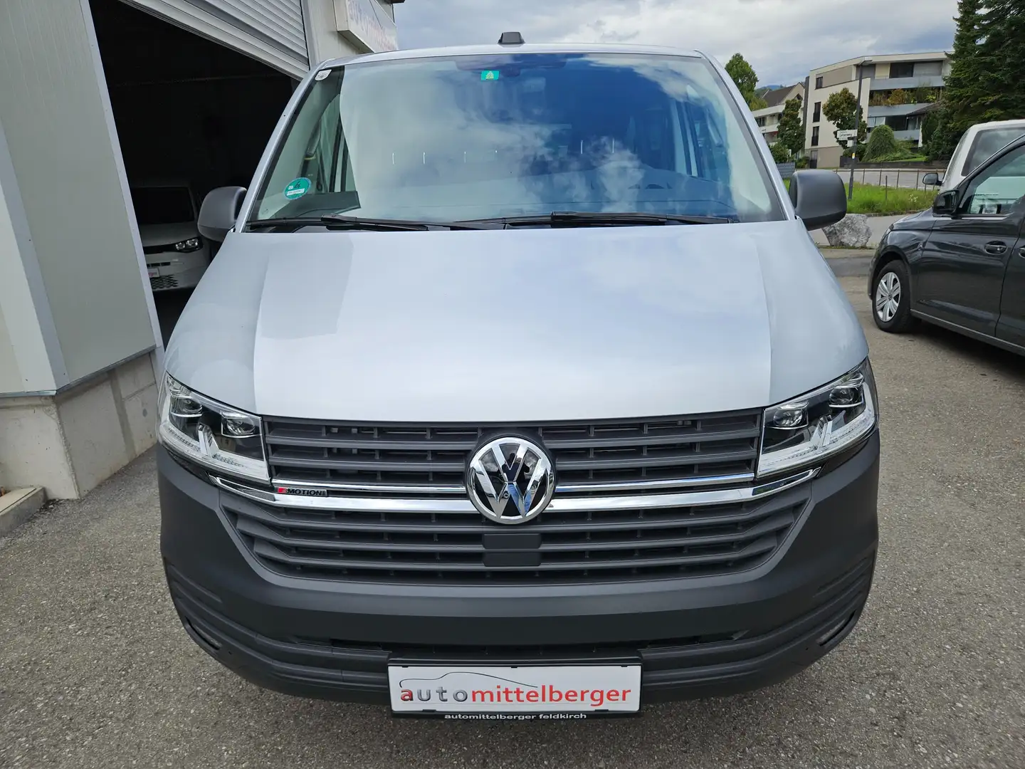 Volkswagen T6 Kombi LR TDI 4MOTION "LED, GRA, "Klima hinten & vorne" Plateado - 2