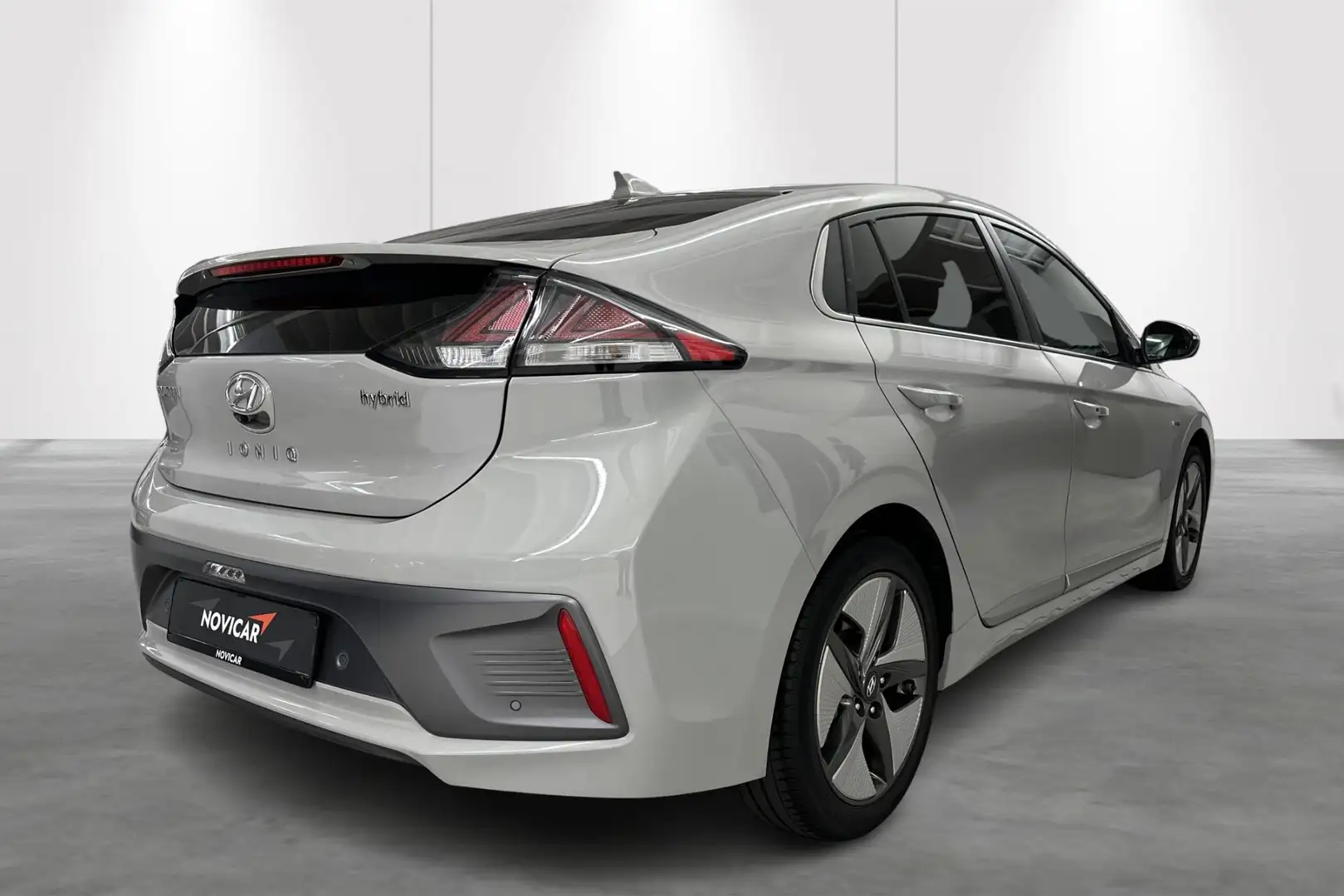 Hyundai IONIQ 1.6 GDi ISG DCT Hybride Feel Grijs - 2