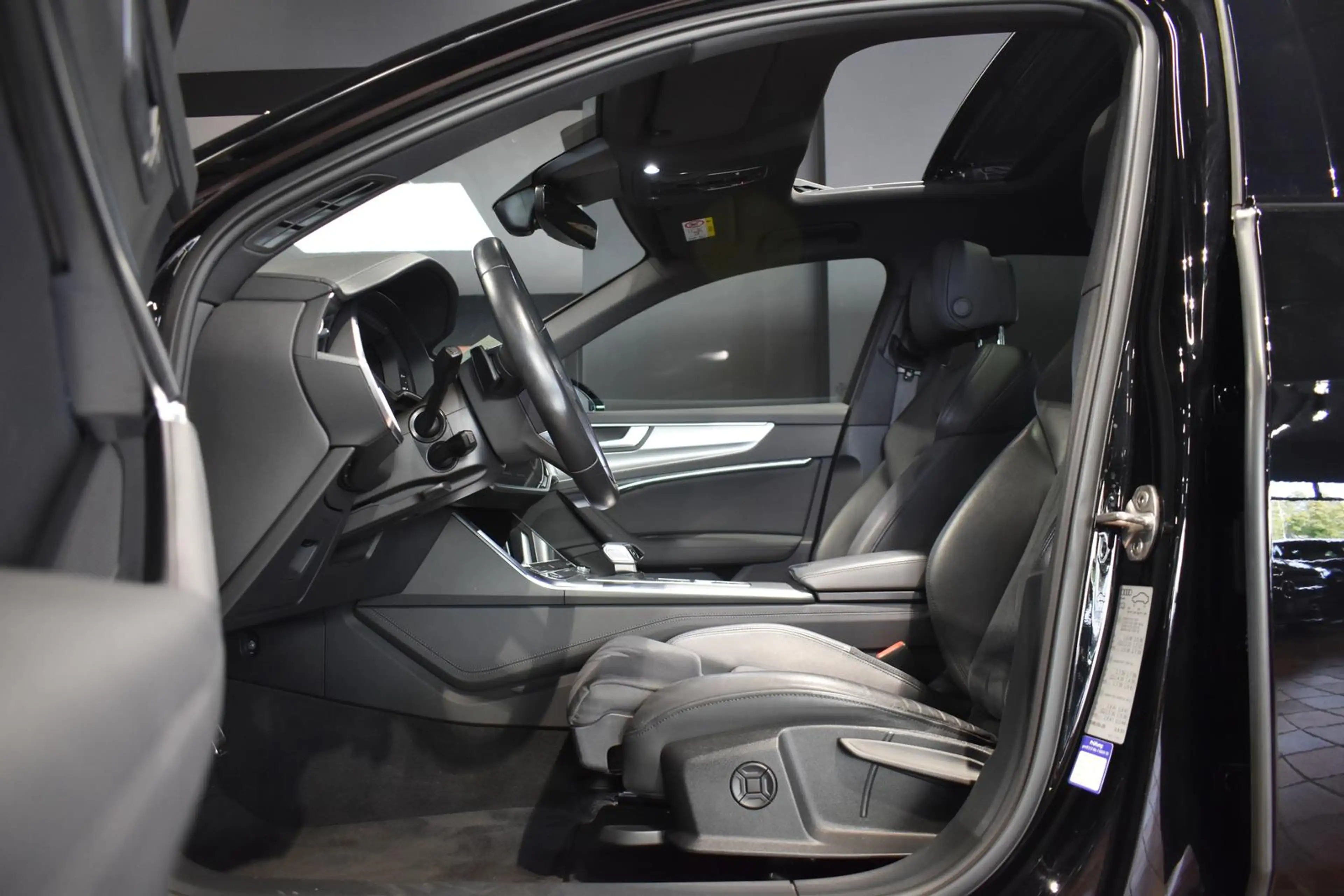 Audi A6 allroad 40 TDI QUATTRO PANO HUD ACC KEYLESS AHK ALL-BLACK — photo 14