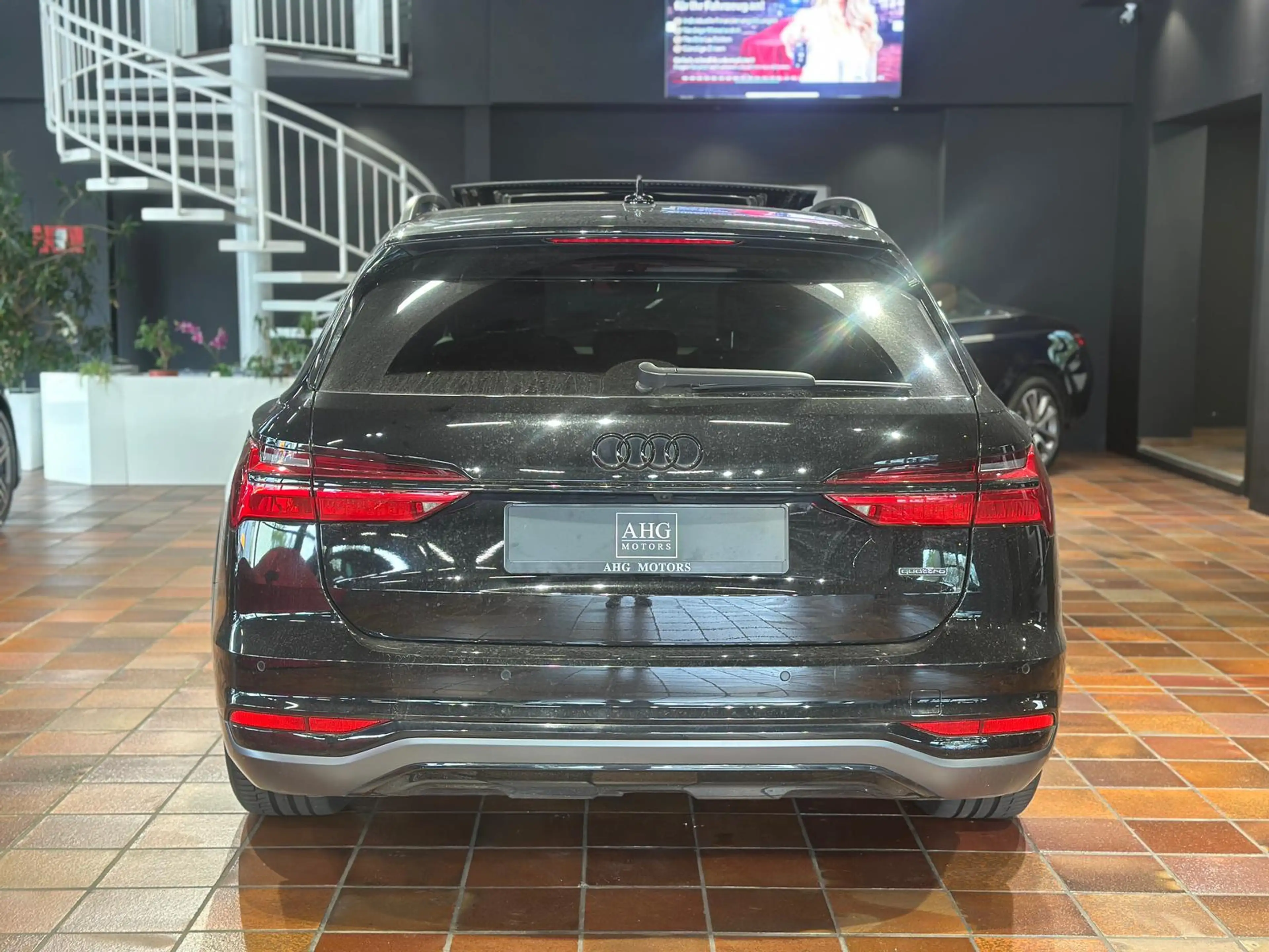 Audi A6 allroad 40 TDI QUATTRO PANO HUD ACC KEYLESS AHK ALL-BLACK — photo 4