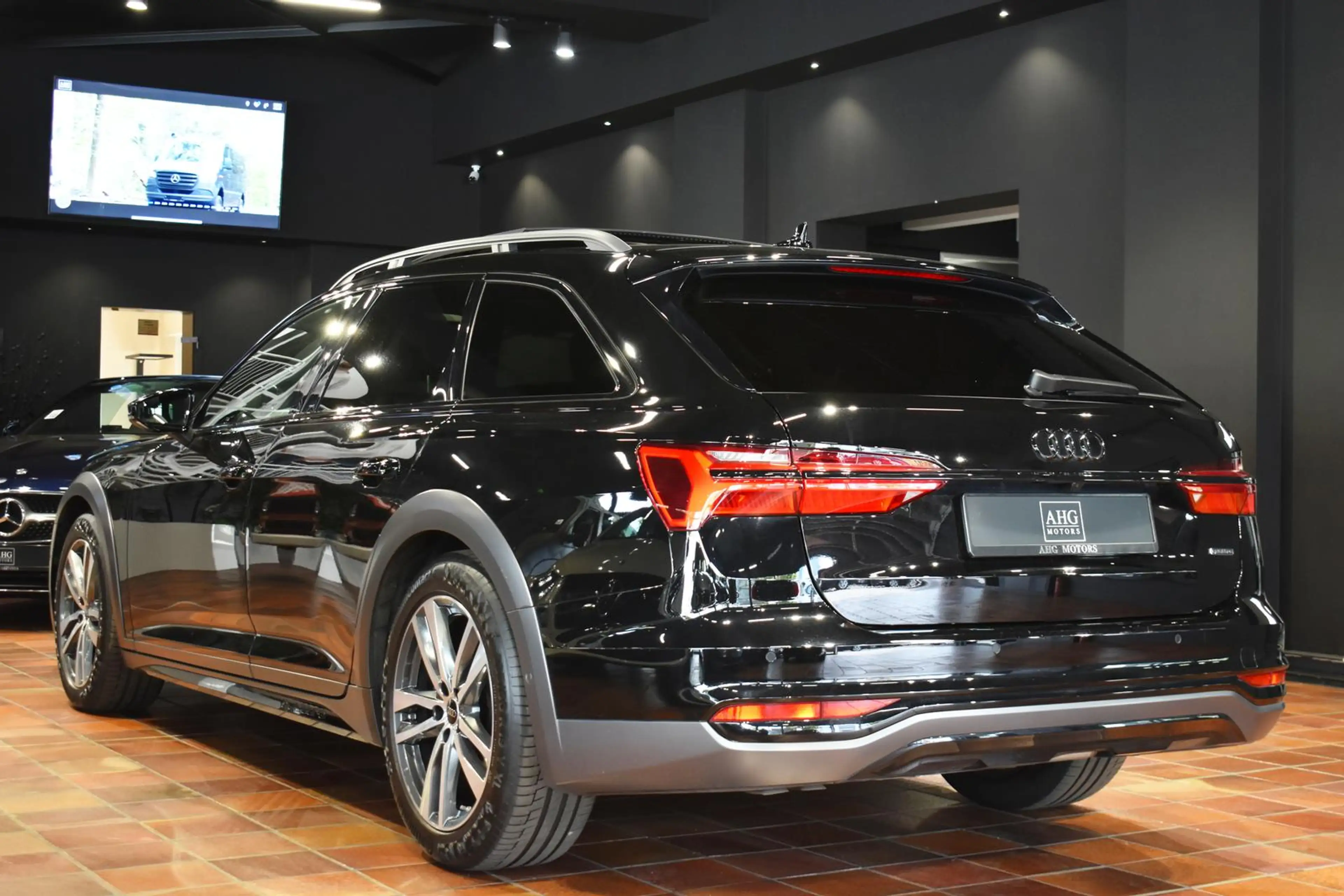 Audi A6 allroad 40 TDI QUATTRO PANO HUD ACC KEYLESS AHK ALL-BLACK — photo 3