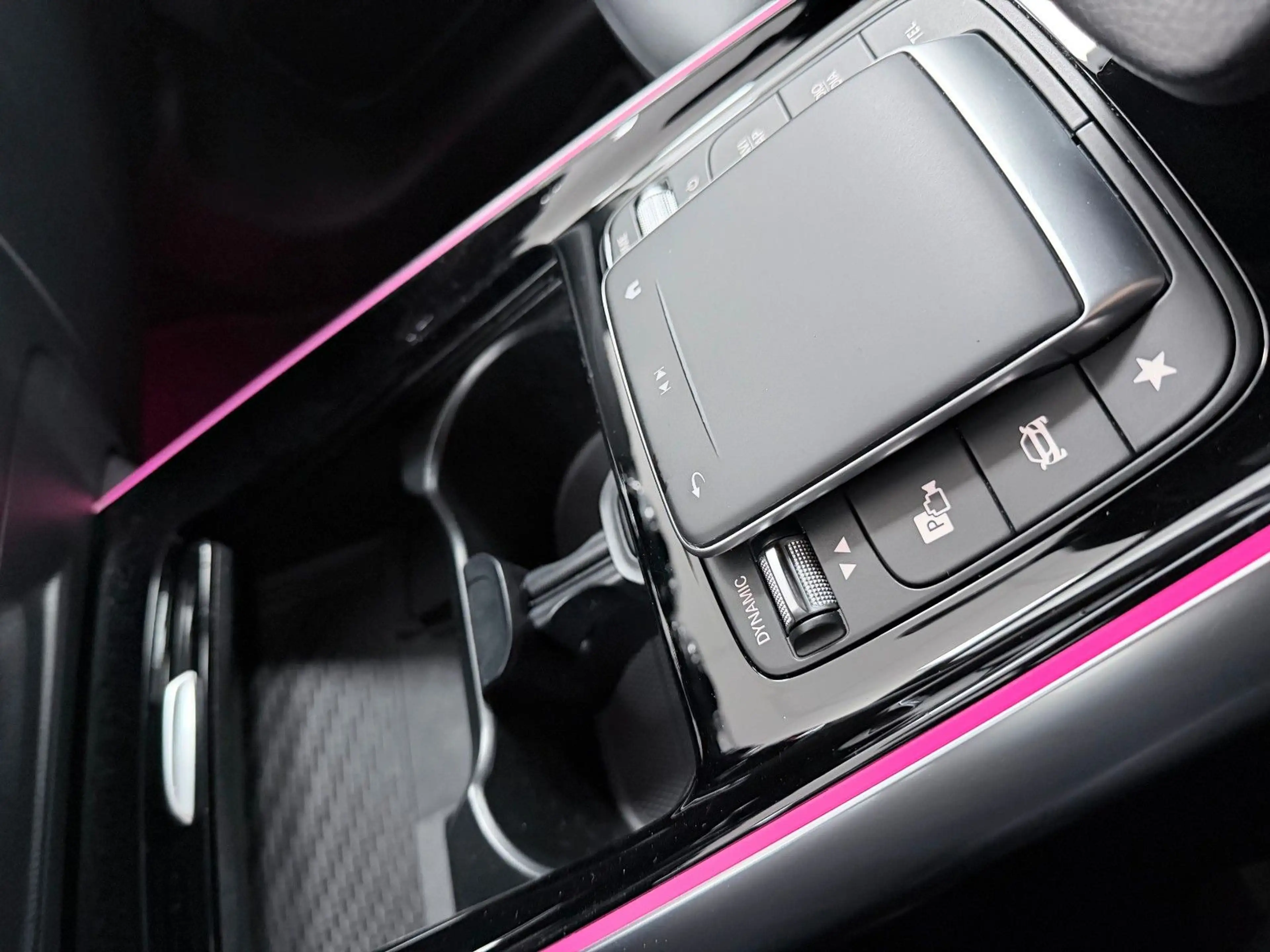 Mercedes-Benz EQA 300 4Matic-Progressive- LED-KAM-AMB-MBUX — photo 5