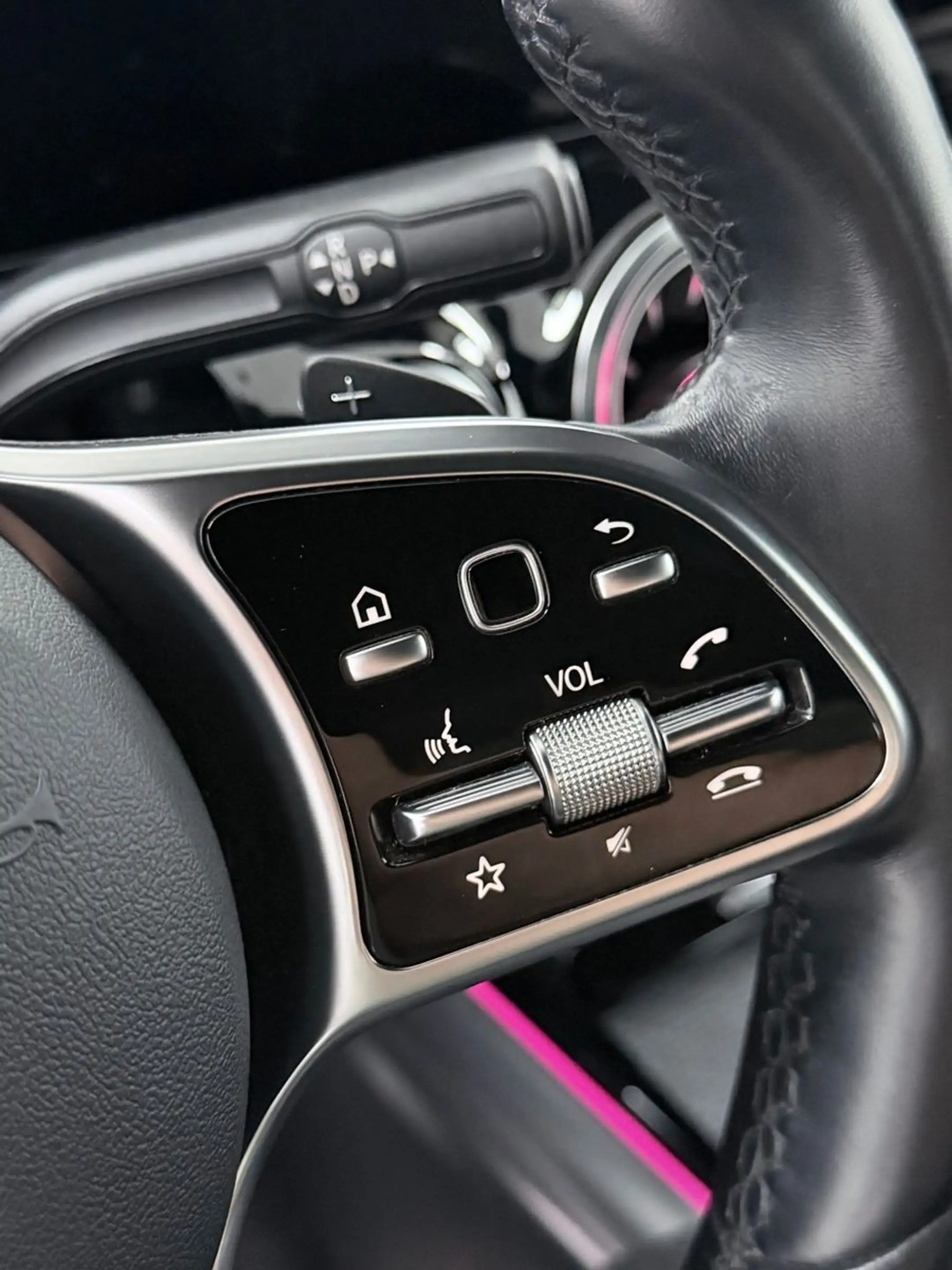 Mercedes-Benz EQA 300 4Matic-Progressive- LED-KAM-AMB-MBUX — photo 15