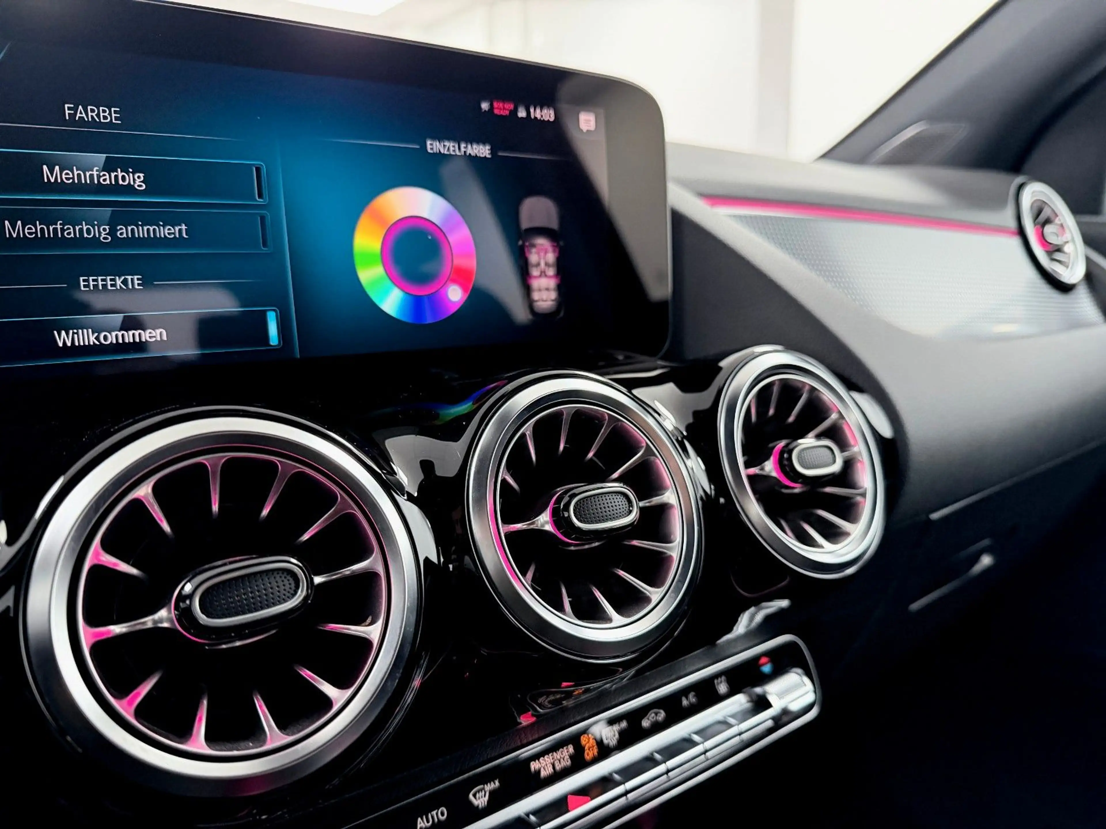 Mercedes-Benz EQA 300 4Matic-Progressive- LED-KAM-AMB-MBUX — photo 4