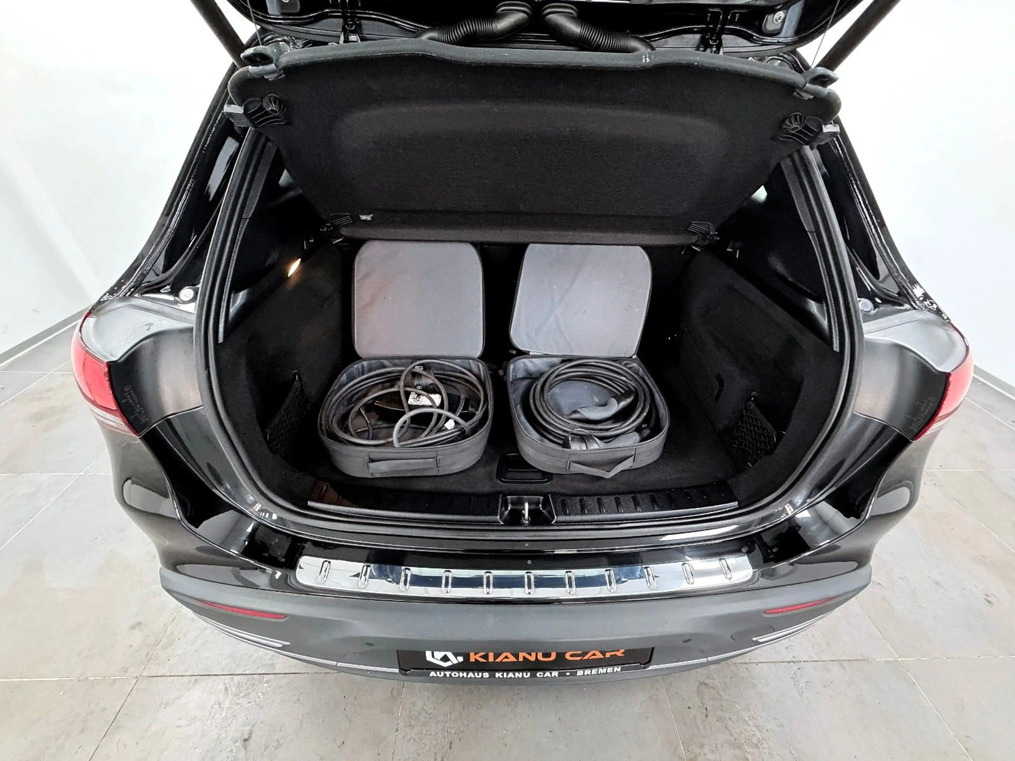 Mercedes-Benz EQA 300 4Matic-Progressive- LED-KAM-AMB-MBUX — photo 37