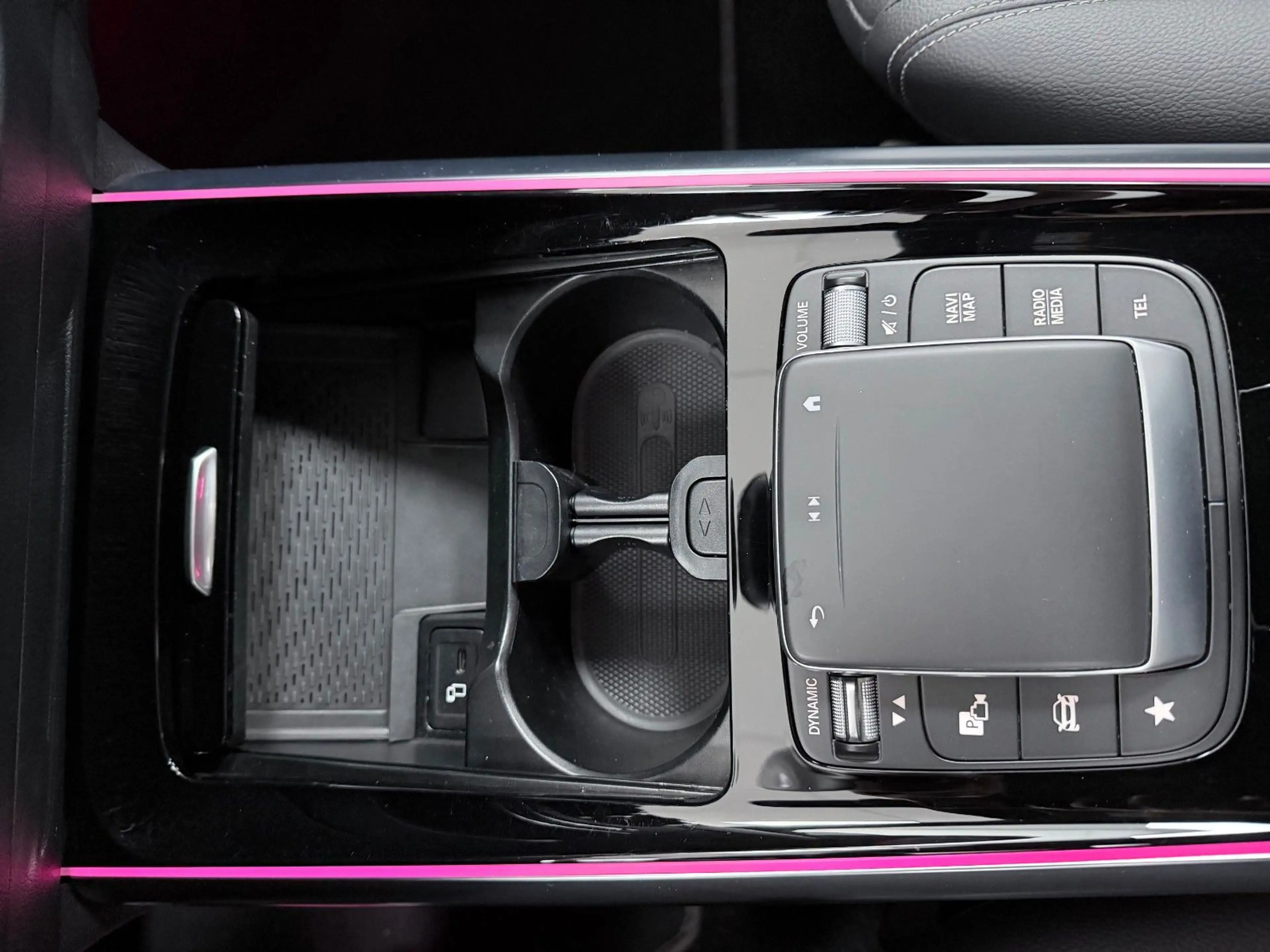 Mercedes-Benz EQA 300 4Matic-Progressive- LED-KAM-AMB-MBUX — photo 6