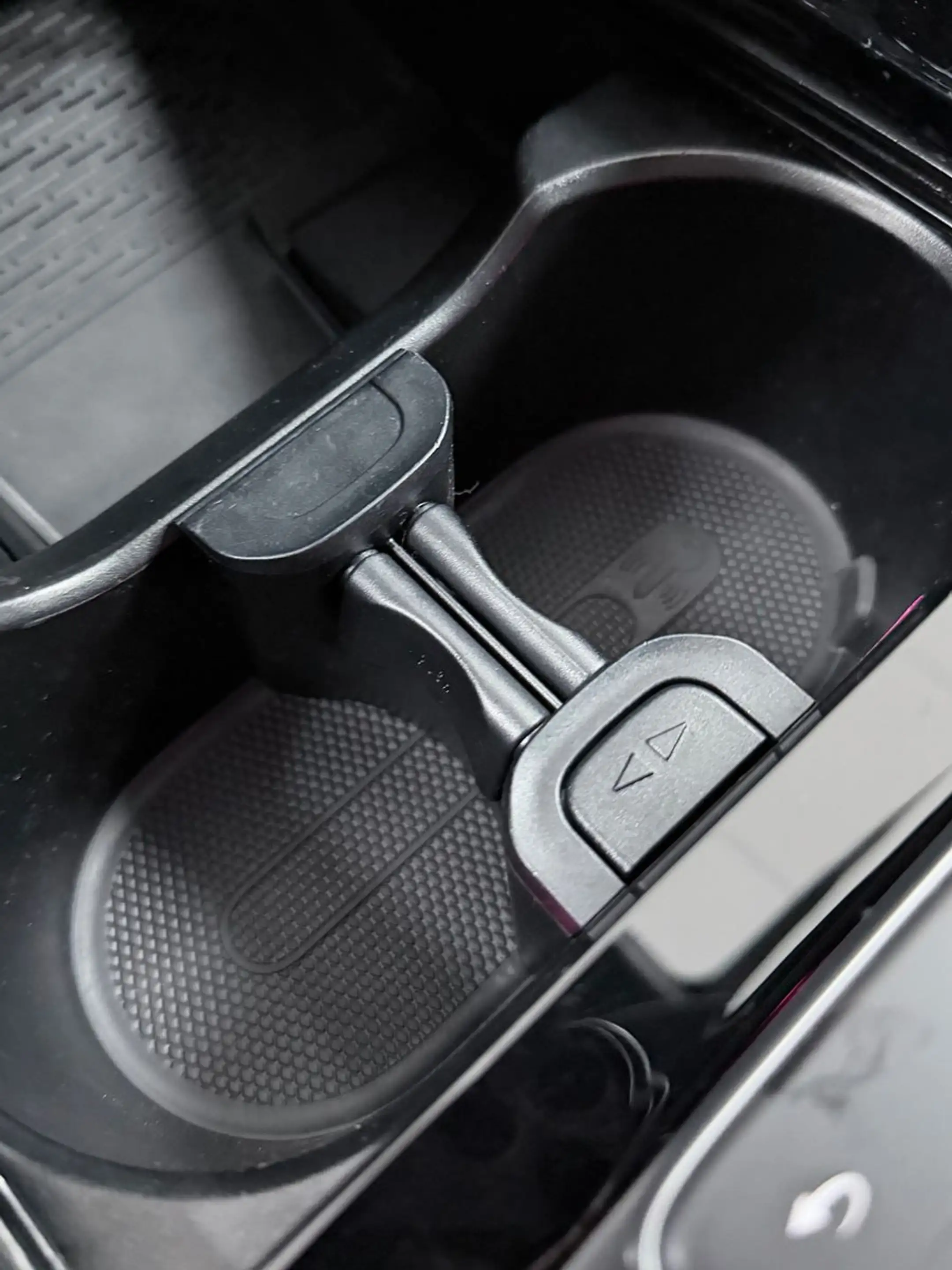 Mercedes-Benz EQA 300 4Matic-Progressive- LED-KAM-AMB-MBUX — photo 13