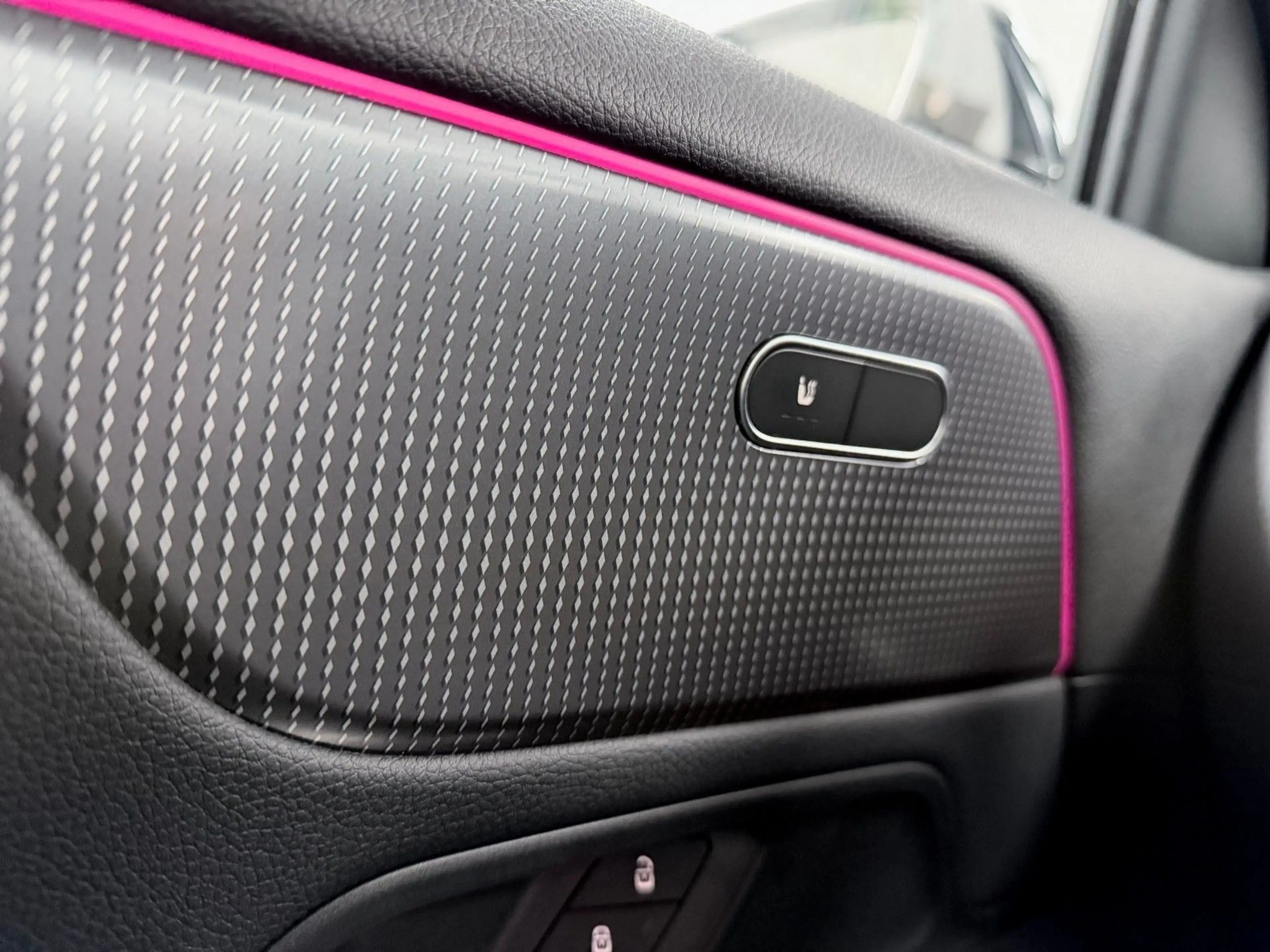 Mercedes-Benz EQA 300 4Matic-Progressive- LED-KAM-AMB-MBUX — photo 8