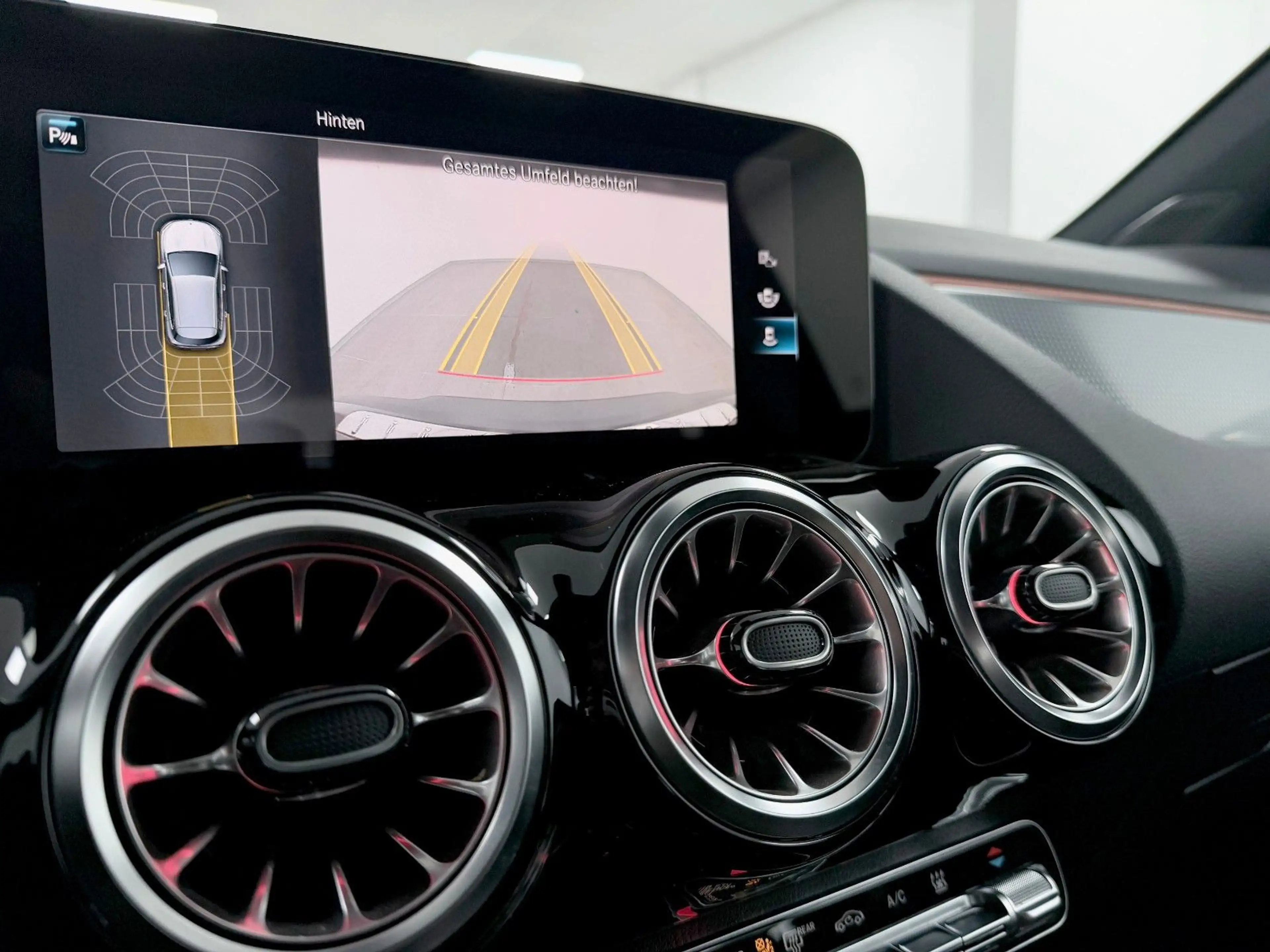 Mercedes-Benz EQA 300 4Matic-Progressive- LED-KAM-AMB-MBUX — photo 2