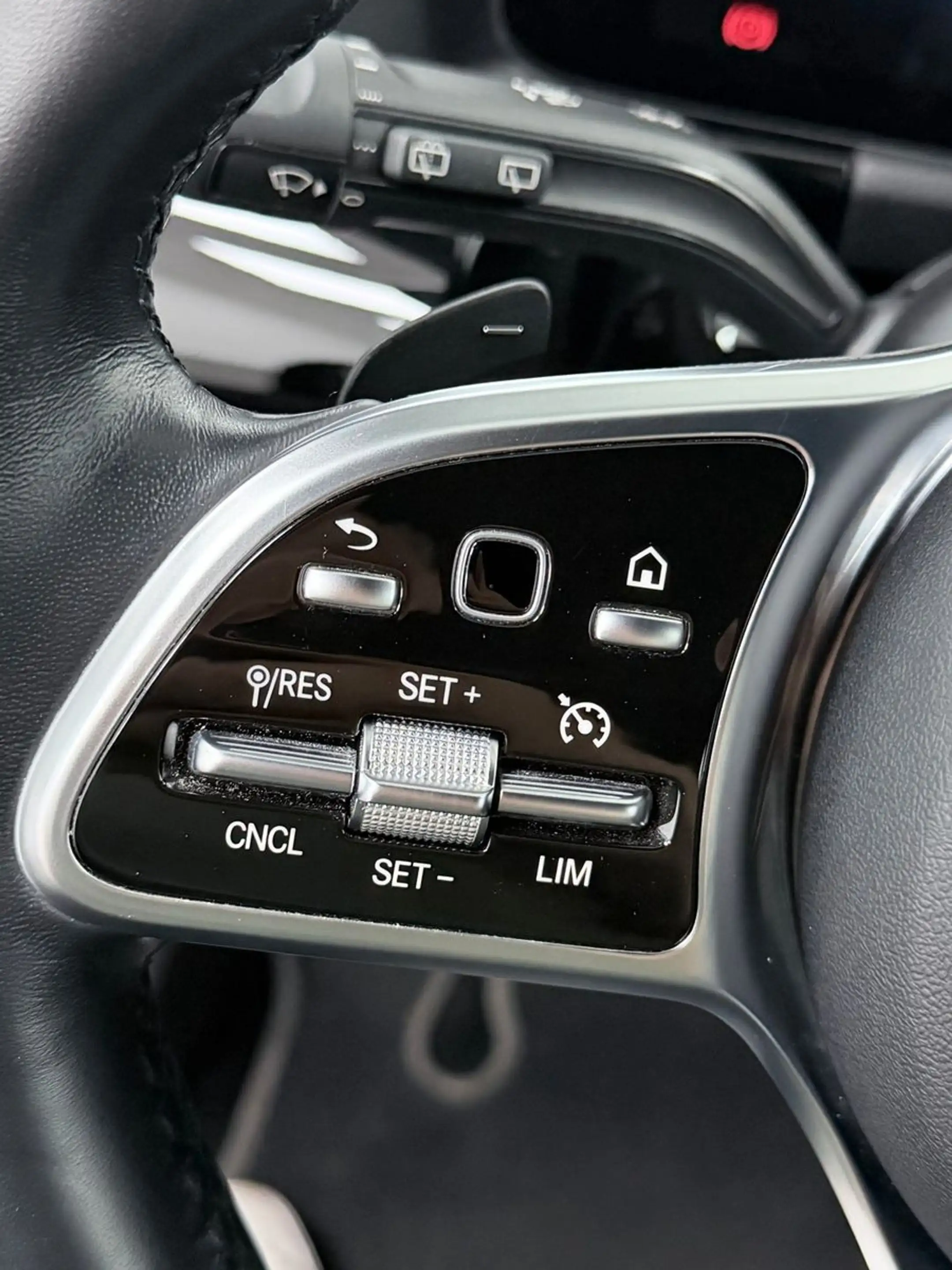 Mercedes-Benz EQA 300 4Matic-Progressive- LED-KAM-AMB-MBUX — photo 16