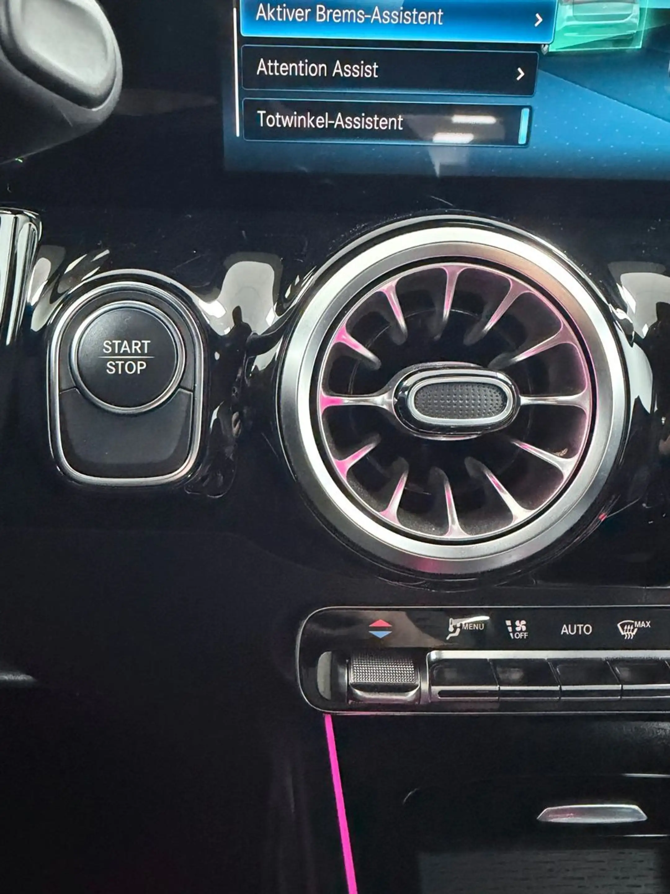 Mercedes-Benz EQA 300 4Matic-Progressive- LED-KAM-AMB-MBUX — photo 30