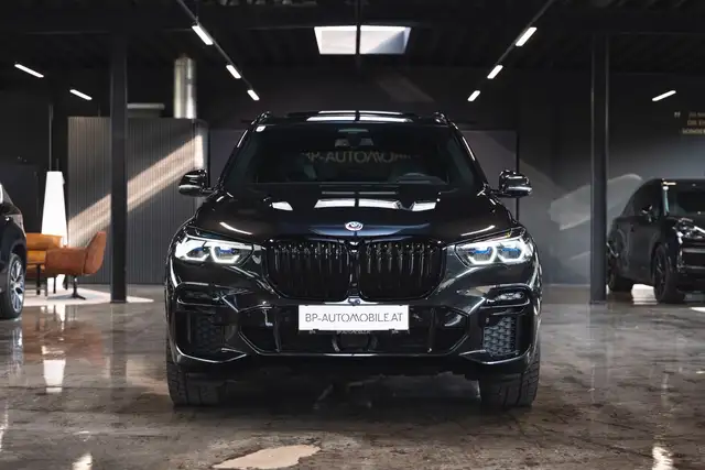 BMW X5 view 3
