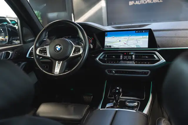 BMW X5 xDrive 30d // M-PAKET // Ansicht 45