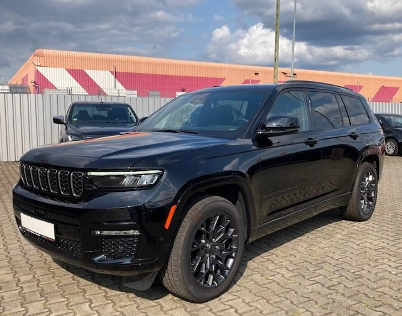 Jeep Grand Cherokee L Summit Reserve 4x4 V8 5.7l HEMI/7-Sitze/Navi/LED Černá - 2