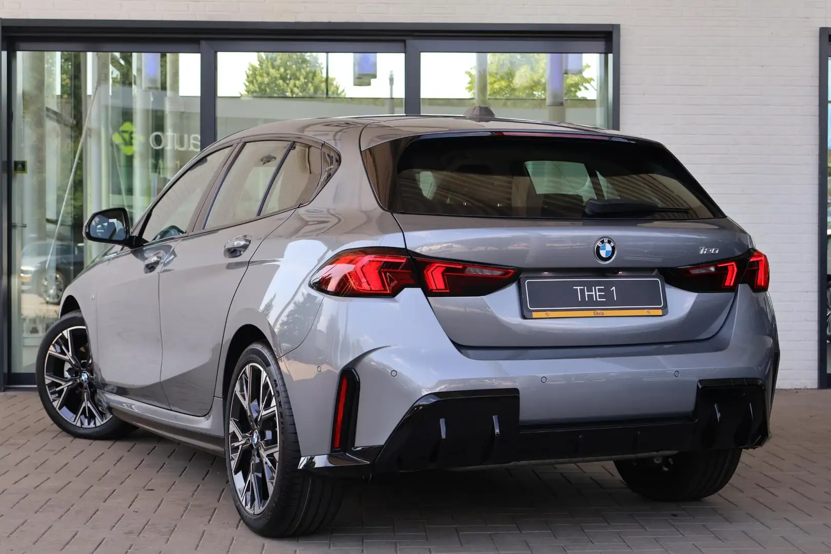 BMW 120 1 Serie M Sport Design | Equipement Pack Pro Grijs - 2