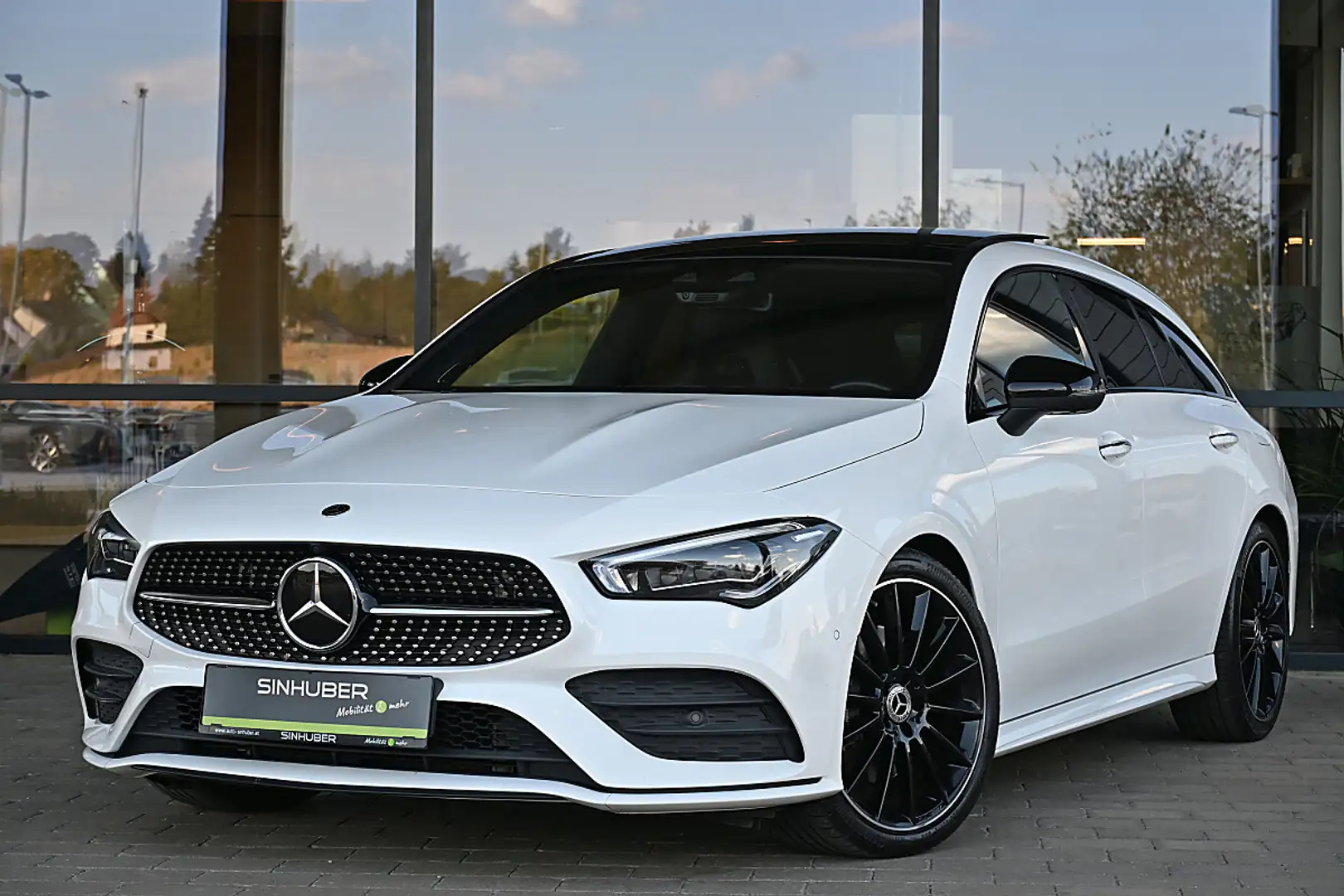 Mercedes-Benz CLA 220 d Shooting Brake Aut. AMG, ACC, HeadUp, NightPa... Weiß - 1