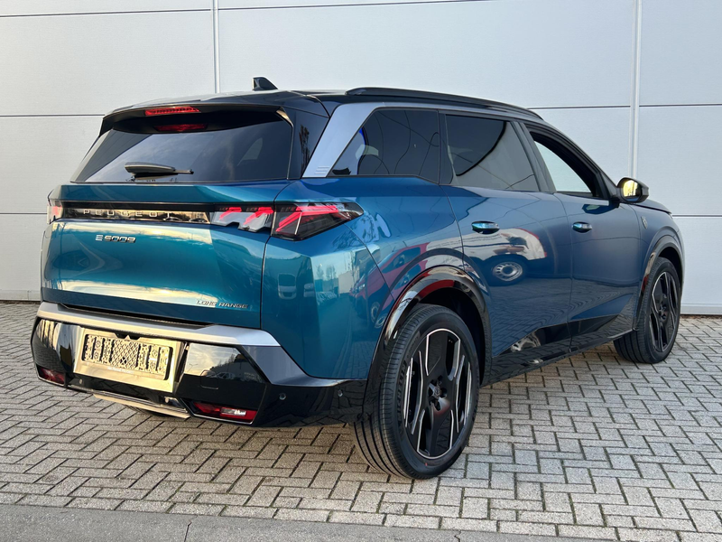 Peugeot 5008 e-5008 210 GT 5 seats +pano dak+alcantara — photo 3