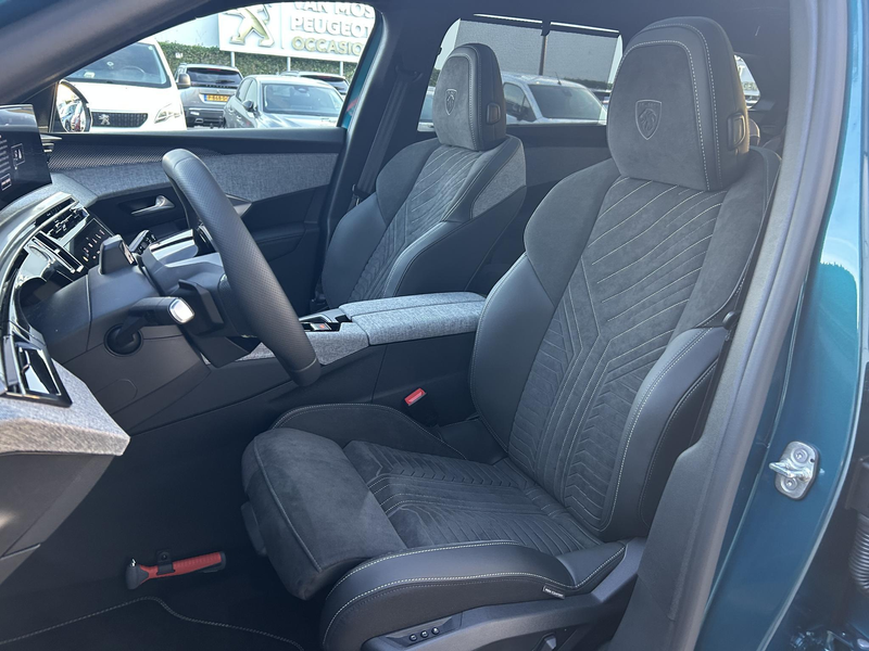 Peugeot 5008 e-5008 210 GT 5 seats +pano dak+alcantara — photo 8