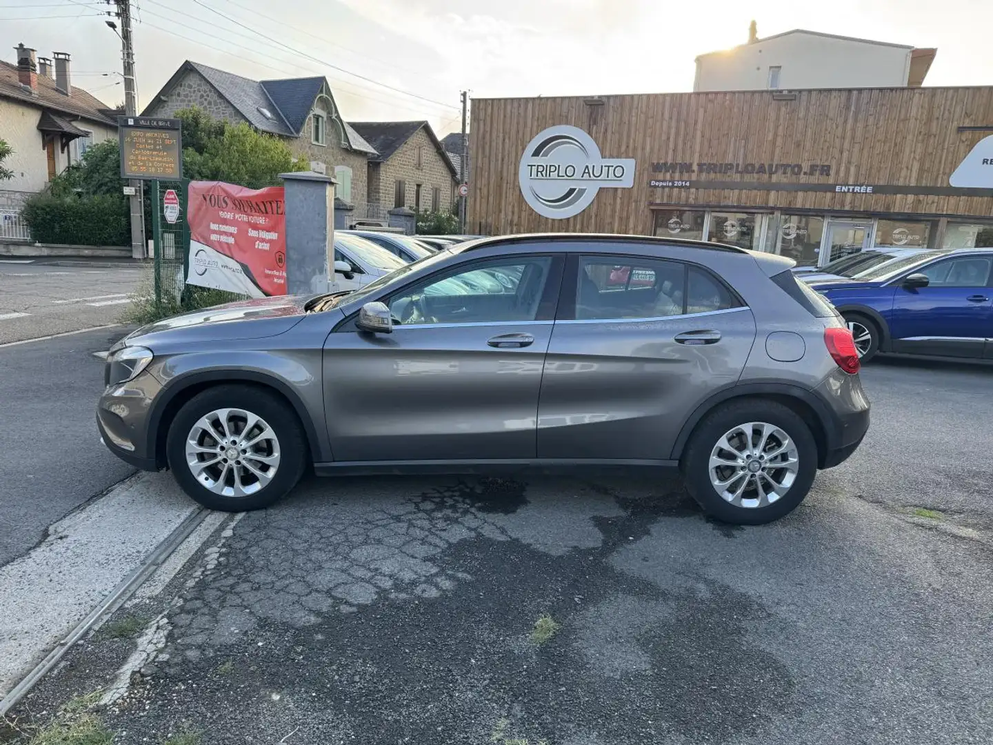 Mercedes-Benz G GLA 200 d  Fascination Gri - 2