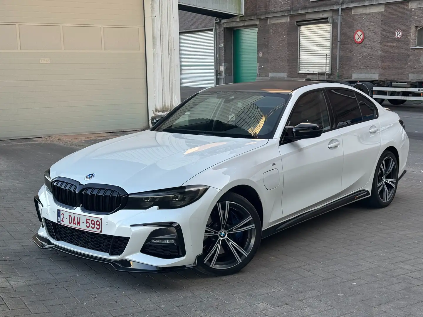 BMW 330 330e xDrive Aut. M Sport Pack Wit - 2