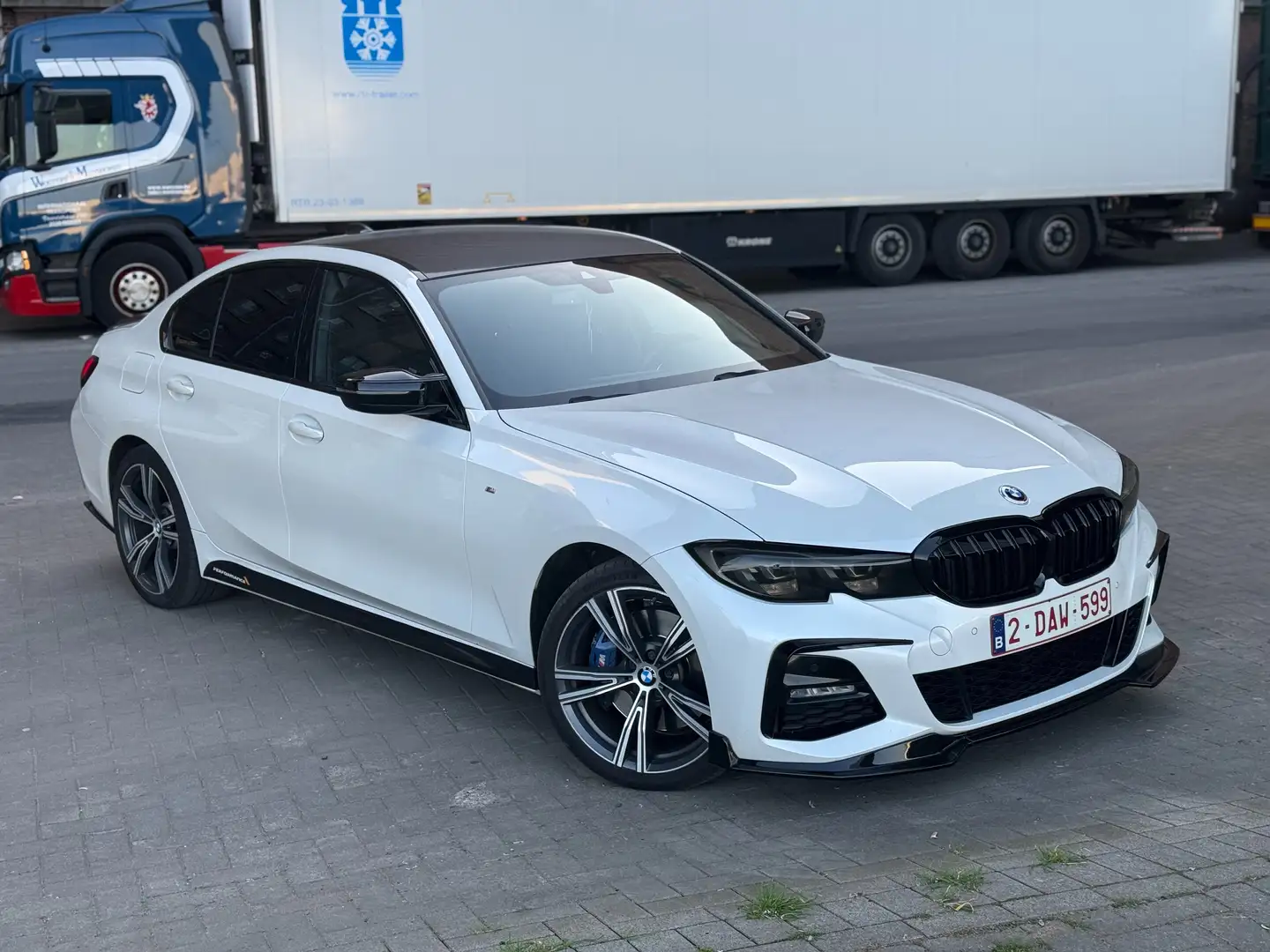 BMW 330 330e xDrive Aut. M Sport Pack Wit - 1
