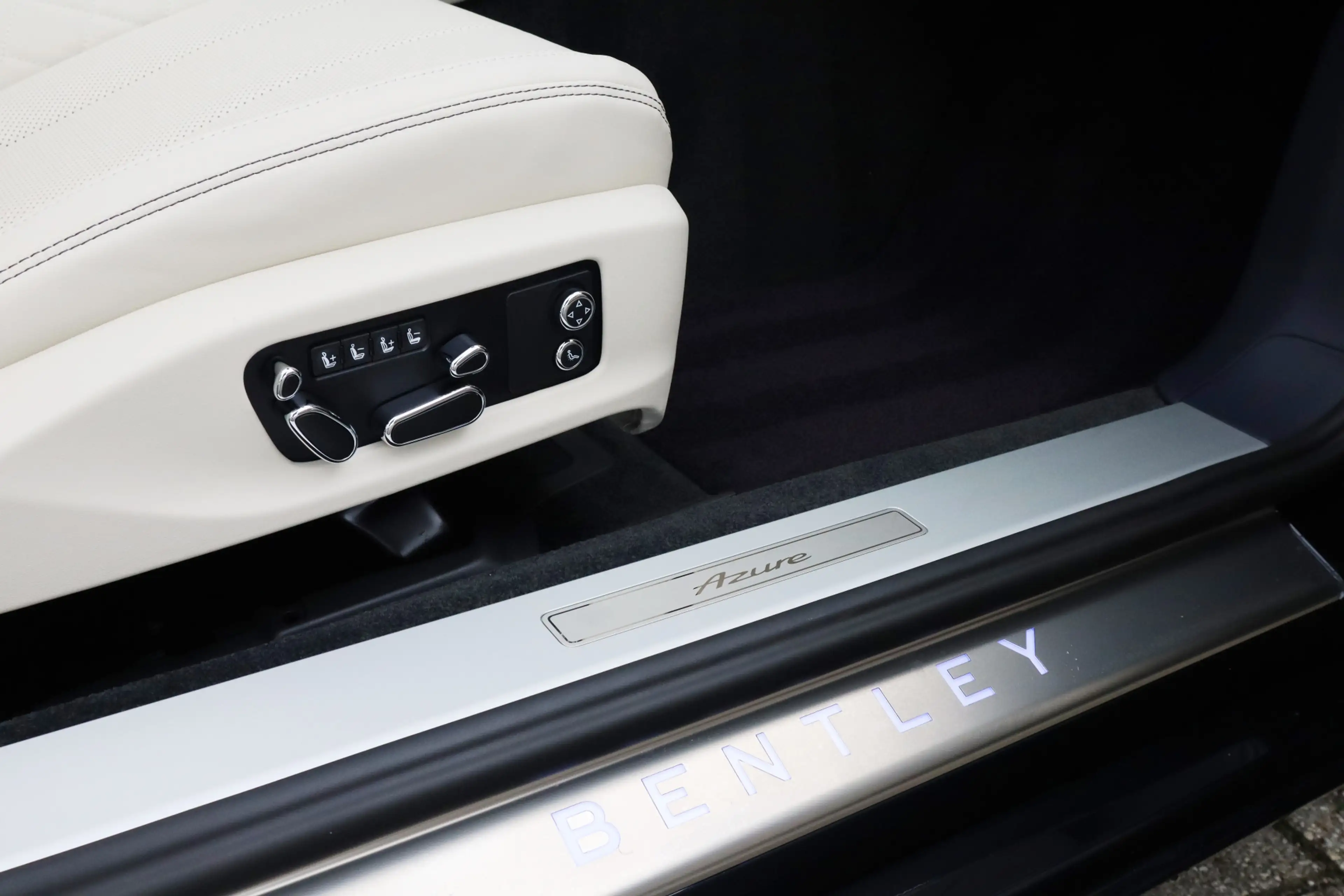 Bentley Continental GTC 4.0 V8 Azure | Mulliner, Naim Audio, Massage, Nach — photo 18