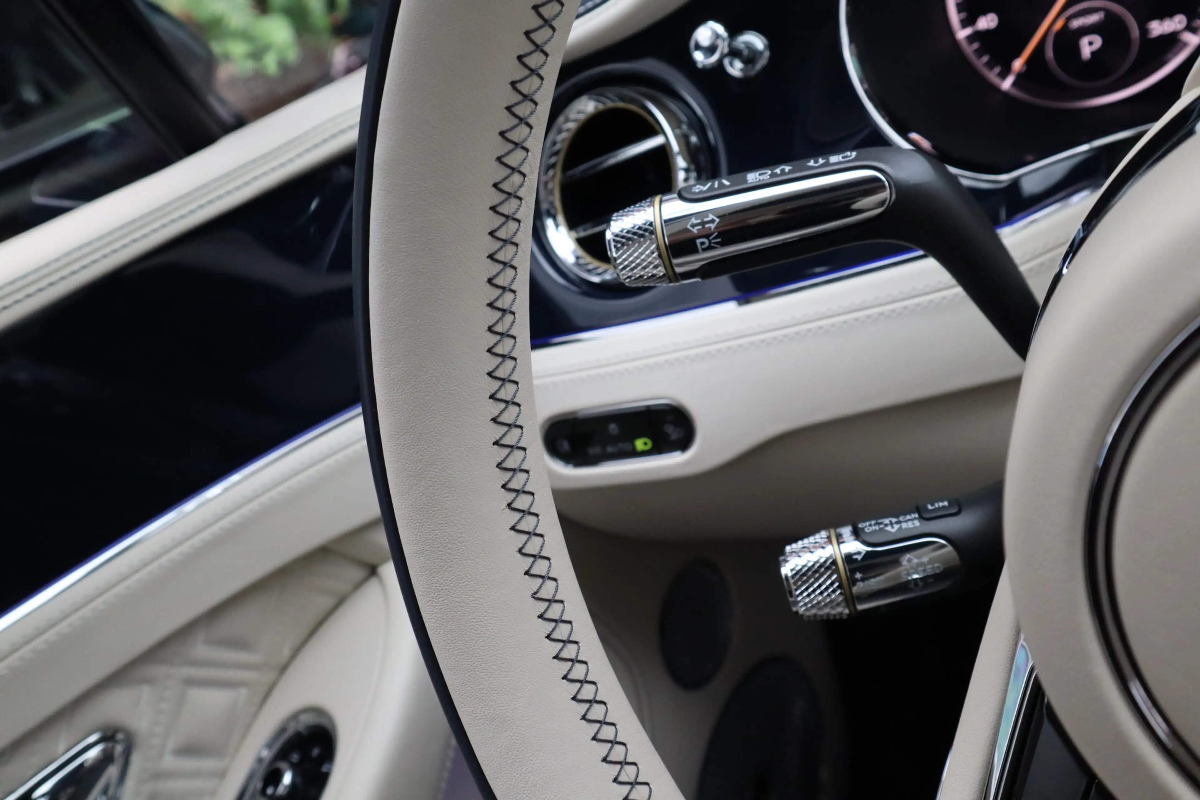 Bentley Continental GTC 4.0 V8 Azure | Mulliner, Naim Audio, Massage, Nach — photo 27