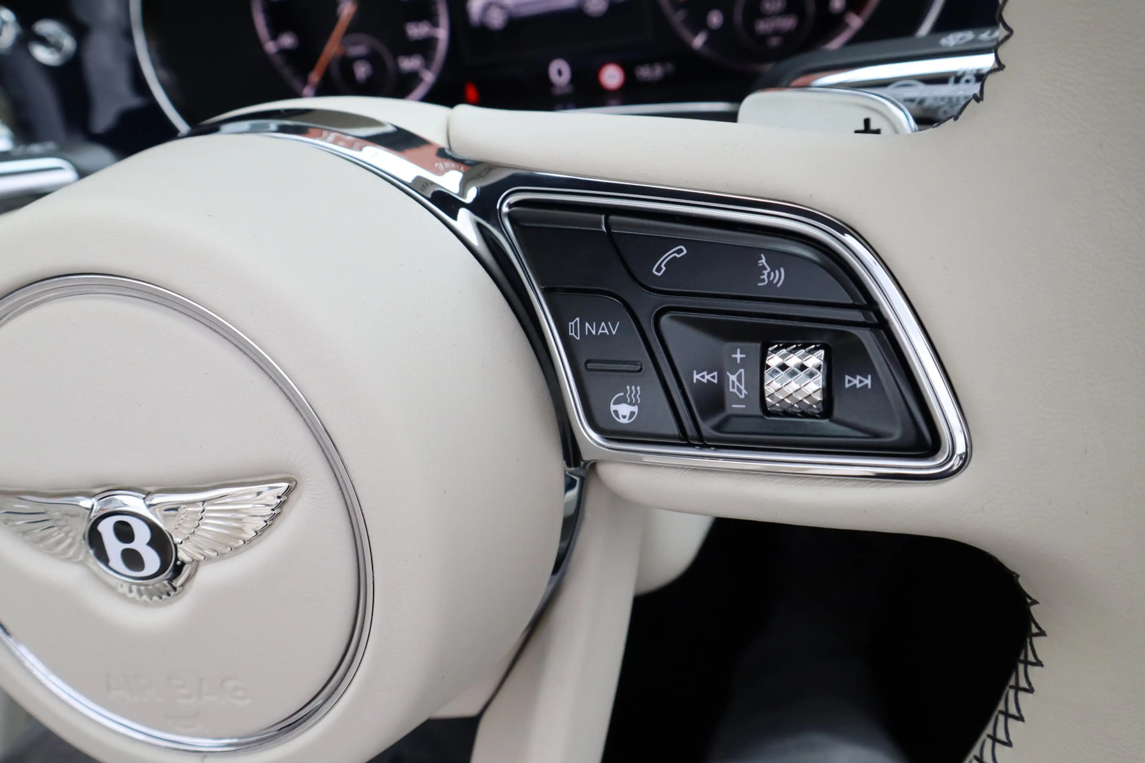 Bentley Continental GTC 4.0 V8 Azure | Mulliner, Naim Audio, Massage, Nach — photo 28