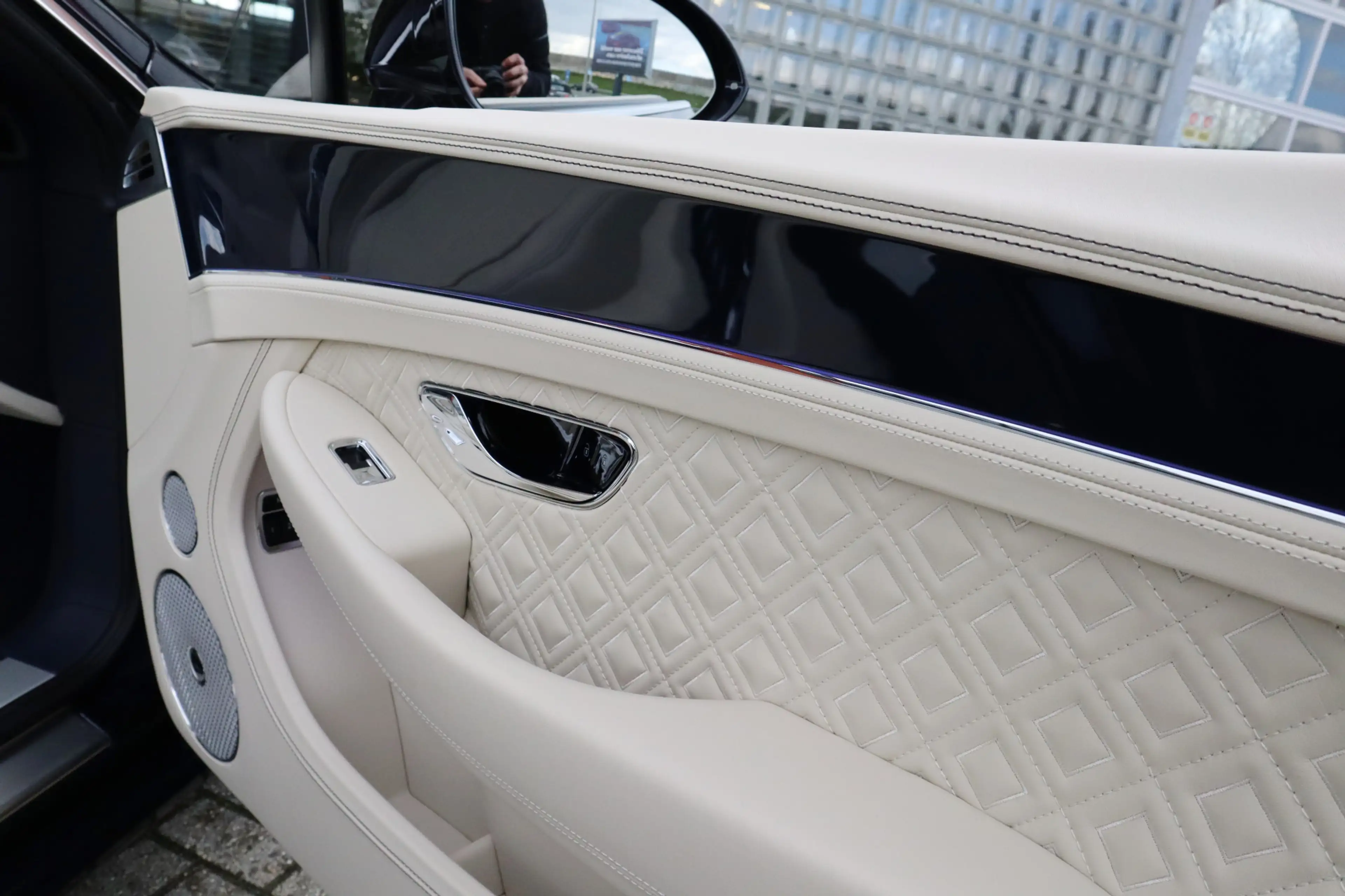 Bentley Continental GTC 4.0 V8 Azure | Mulliner, Naim Audio, Massage, Nach — photo 19
