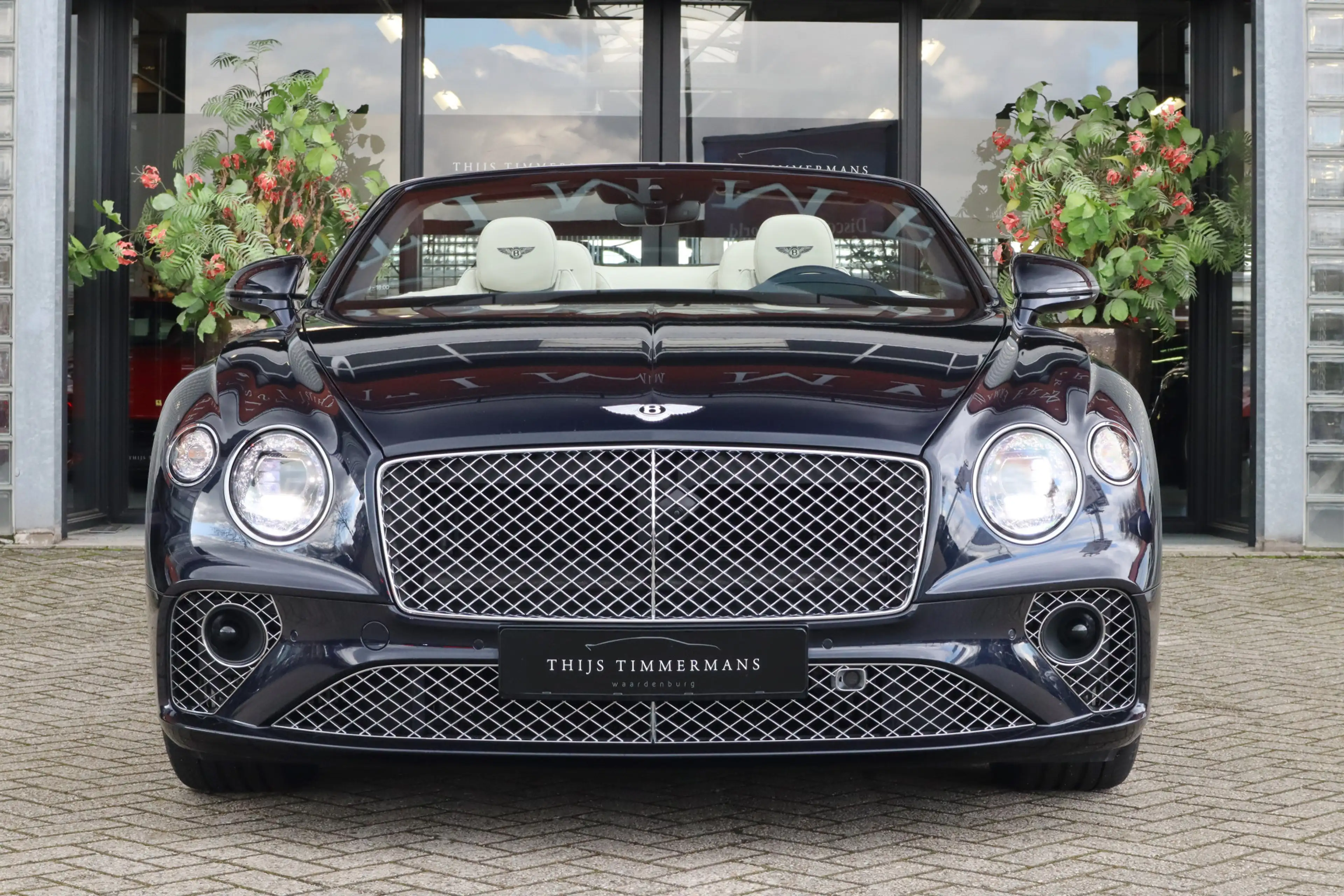 Bentley Continental GTC 4.0 V8 Azure | Mulliner, Naim Audio, Massage, Nach — photo 3