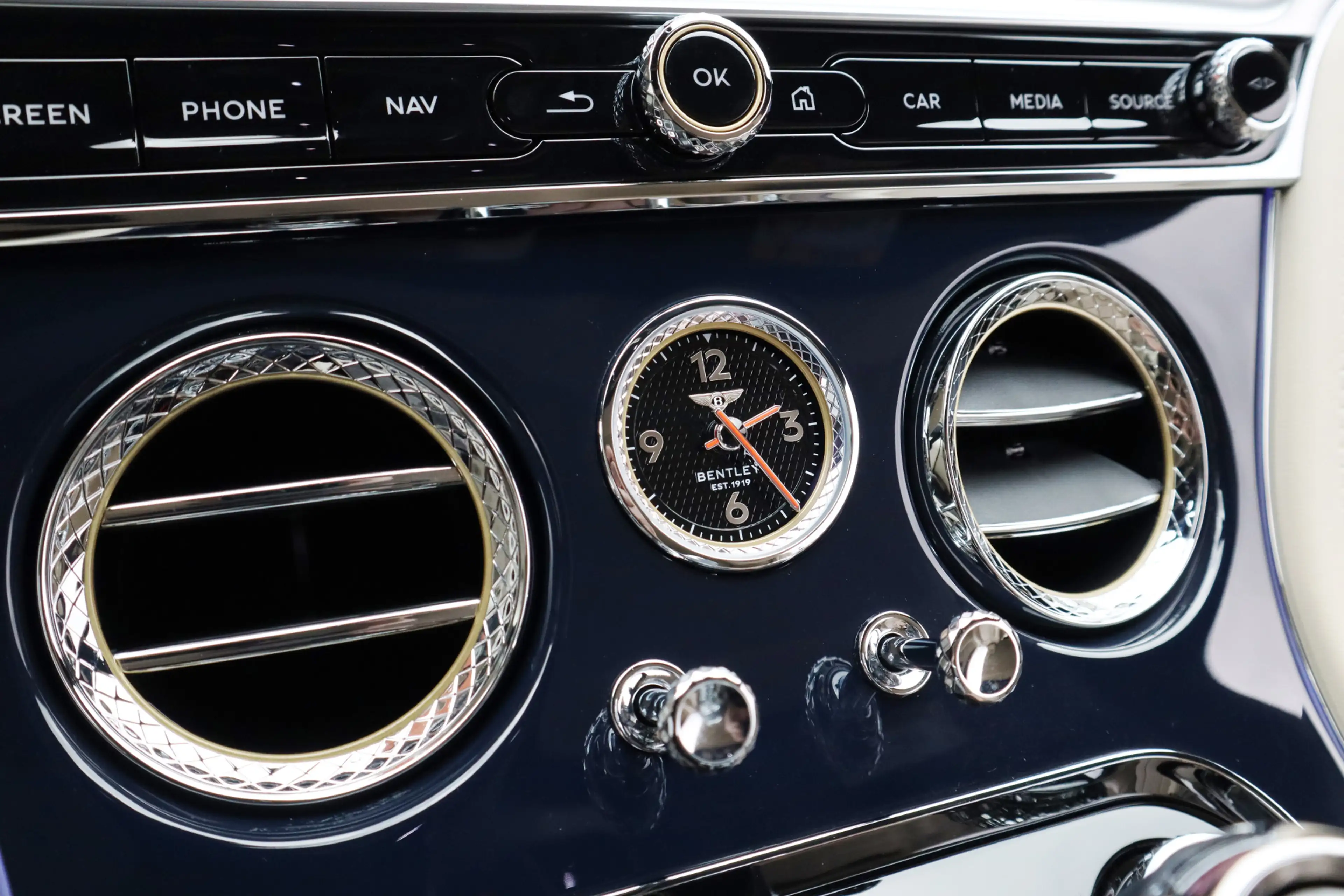 Bentley Continental GTC 4.0 V8 Azure | Mulliner, Naim Audio, Massage, Nach — photo 33