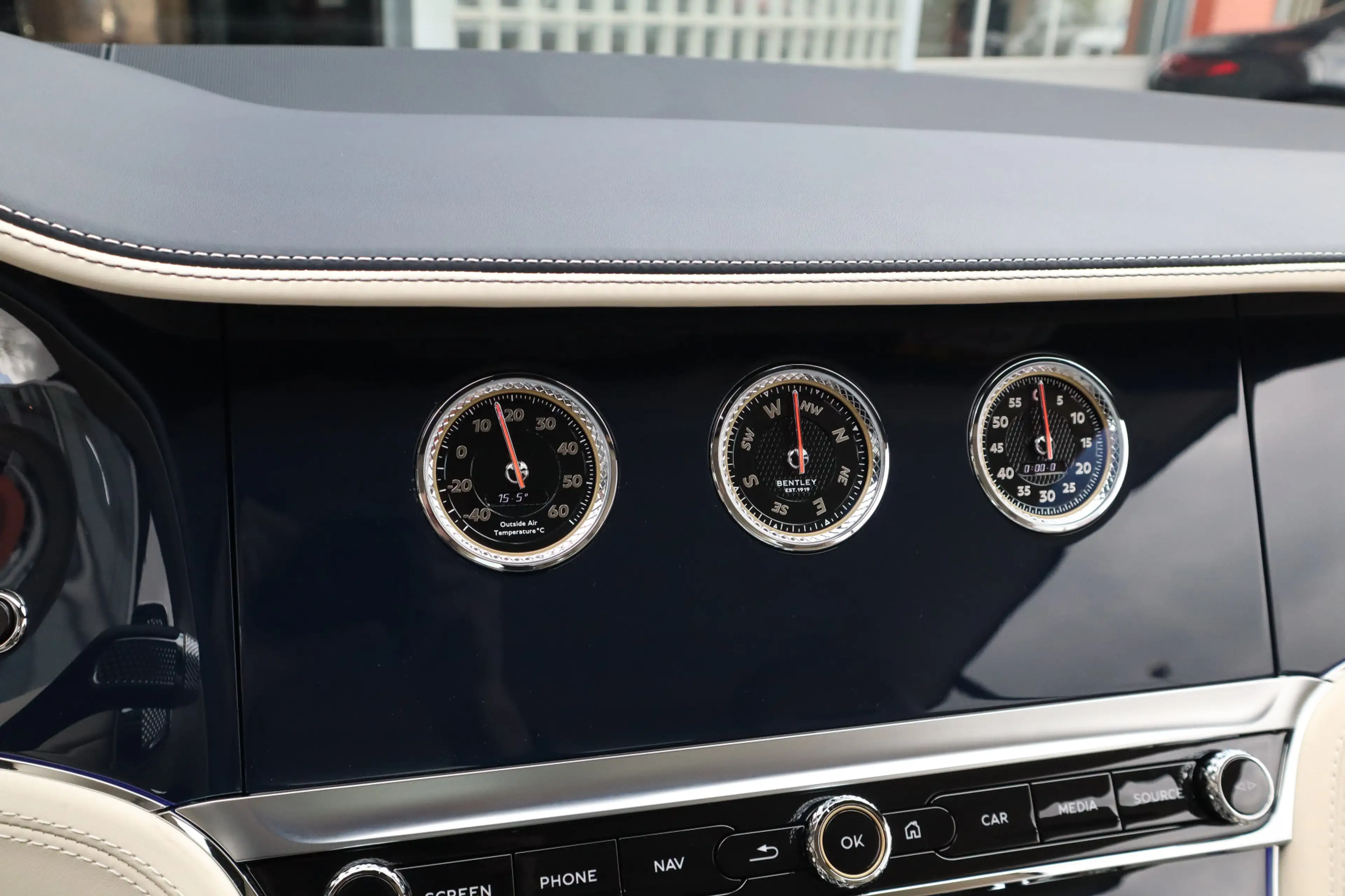 Bentley Continental GTC 4.0 V8 Azure | Mulliner, Naim Audio, Massage, Nach — photo 29