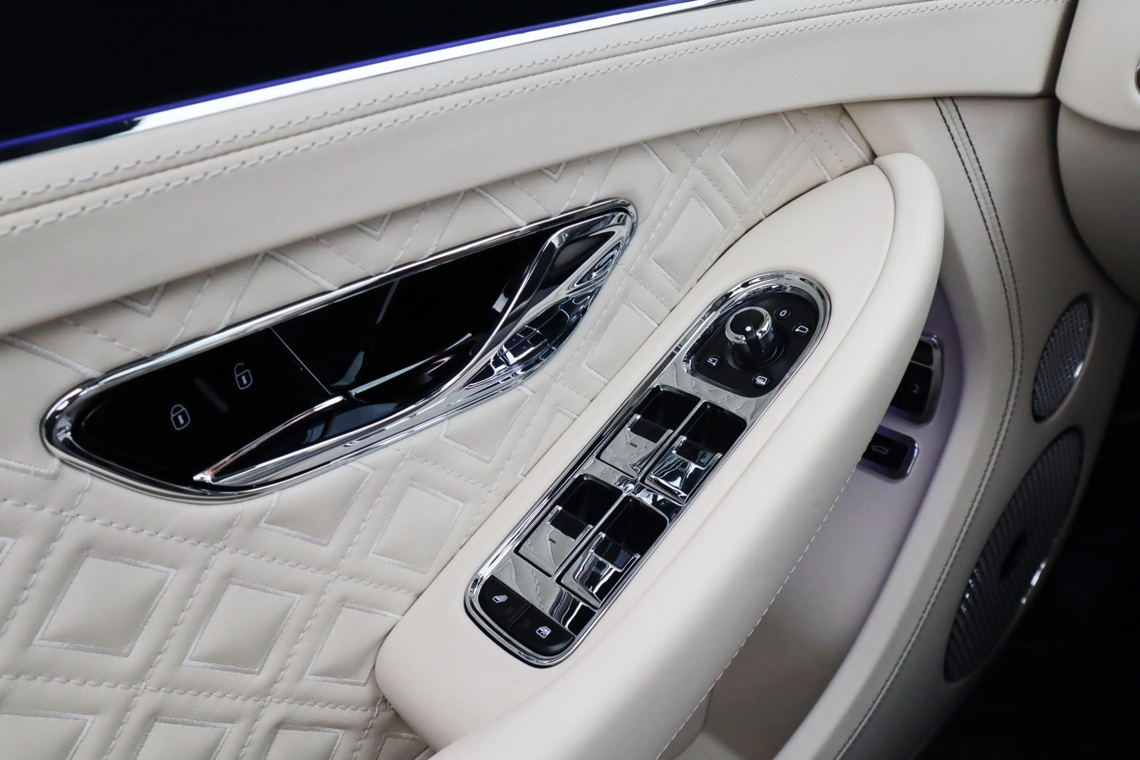 Bentley Continental GTC 4.0 V8 Azure | Mulliner, Naim Audio, Massage, Nach — photo 26