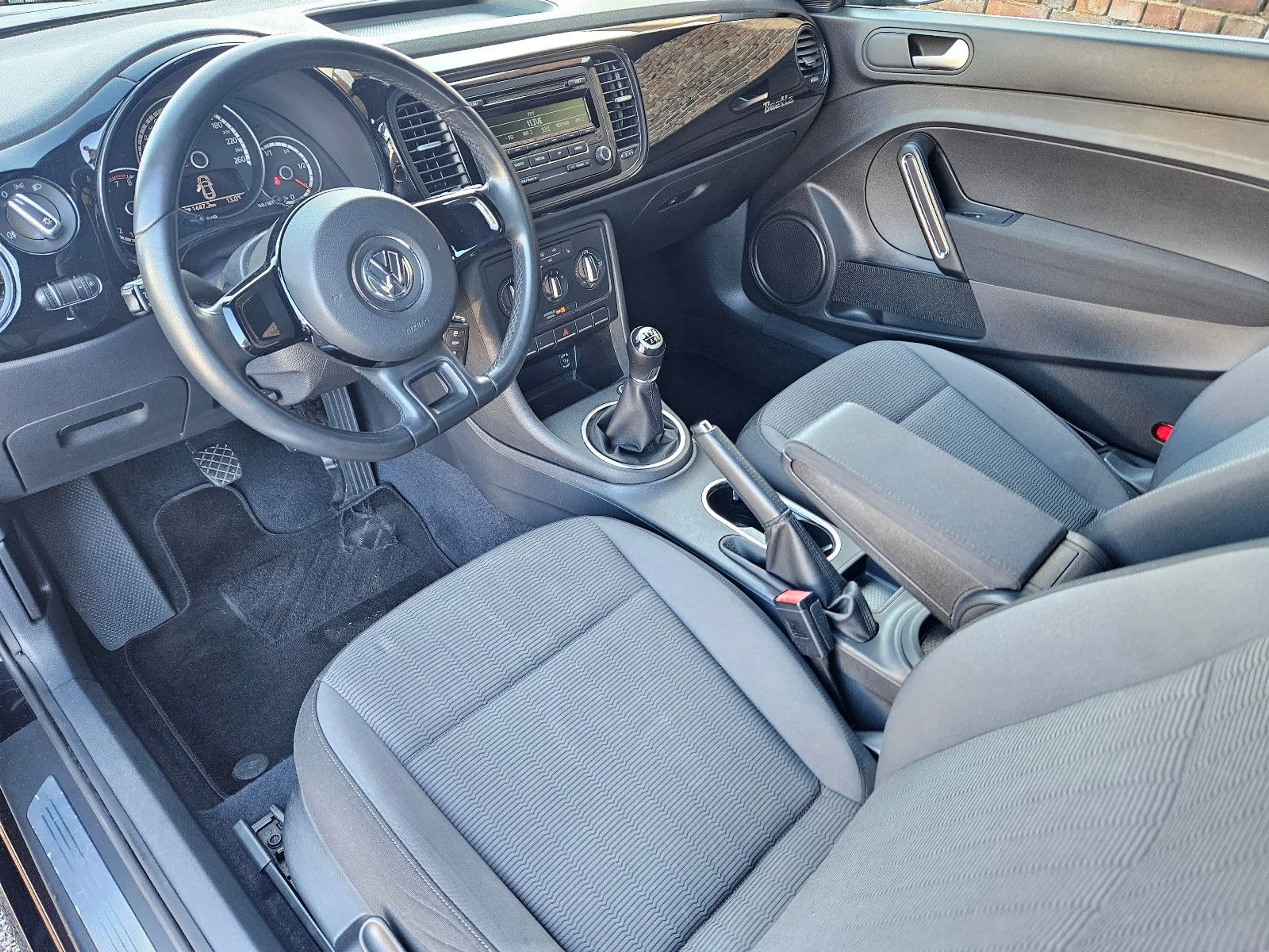 Volkswagen Beetle 1.2 Cabriolet BMT — photo 13