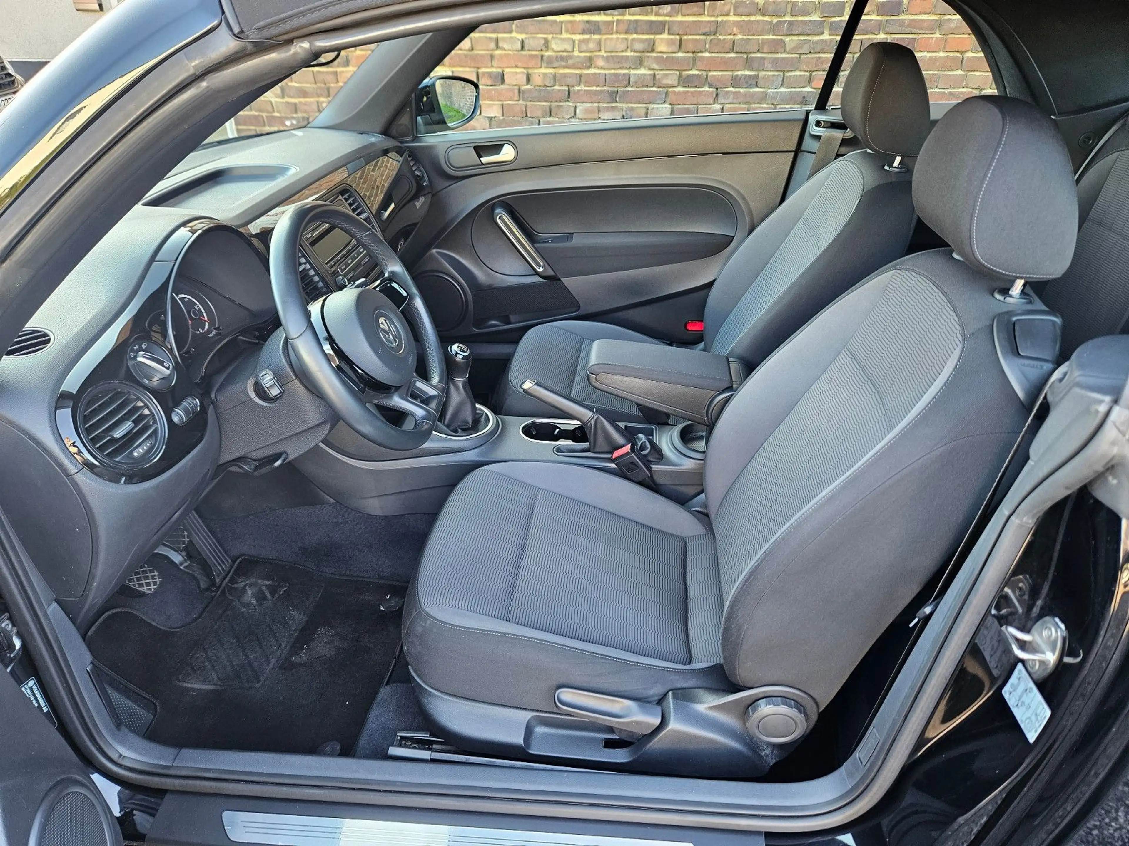 Volkswagen Beetle 1.2 Cabriolet BMT — photo 12