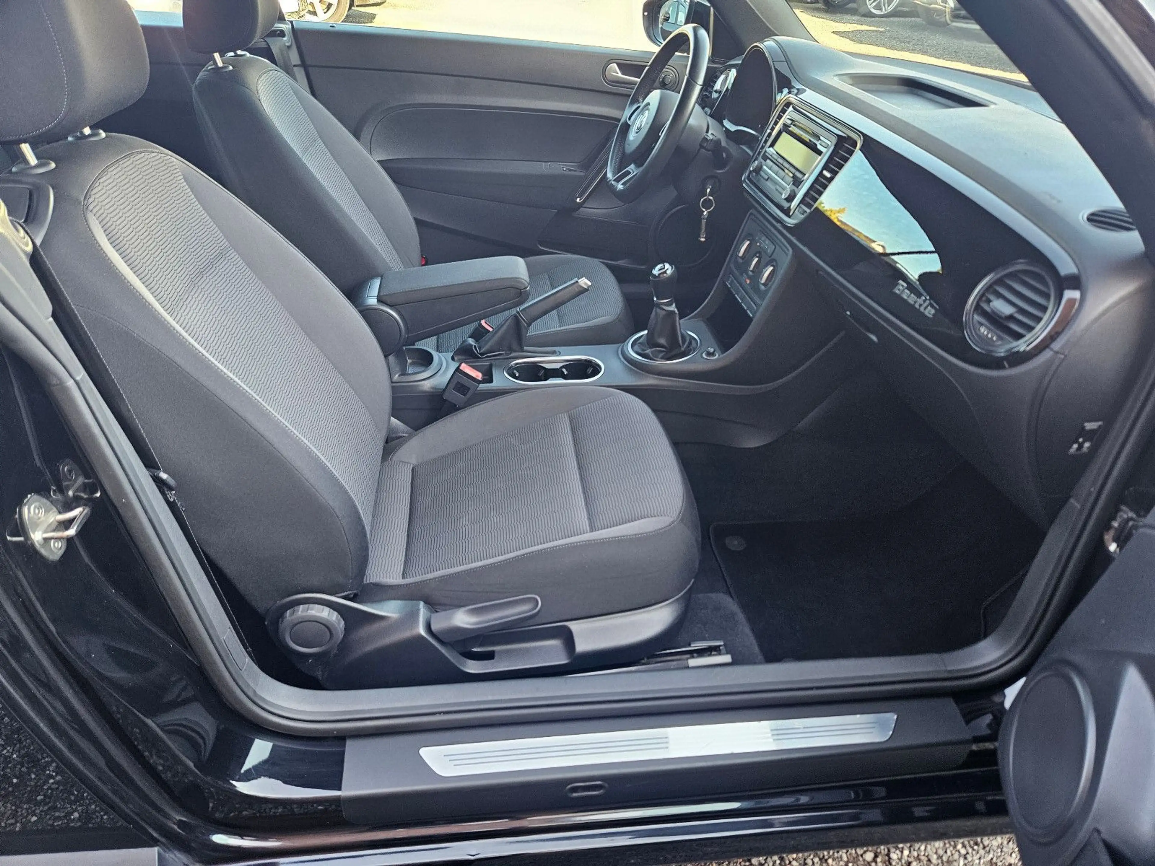Volkswagen Beetle 1.2 Cabriolet BMT — photo 15